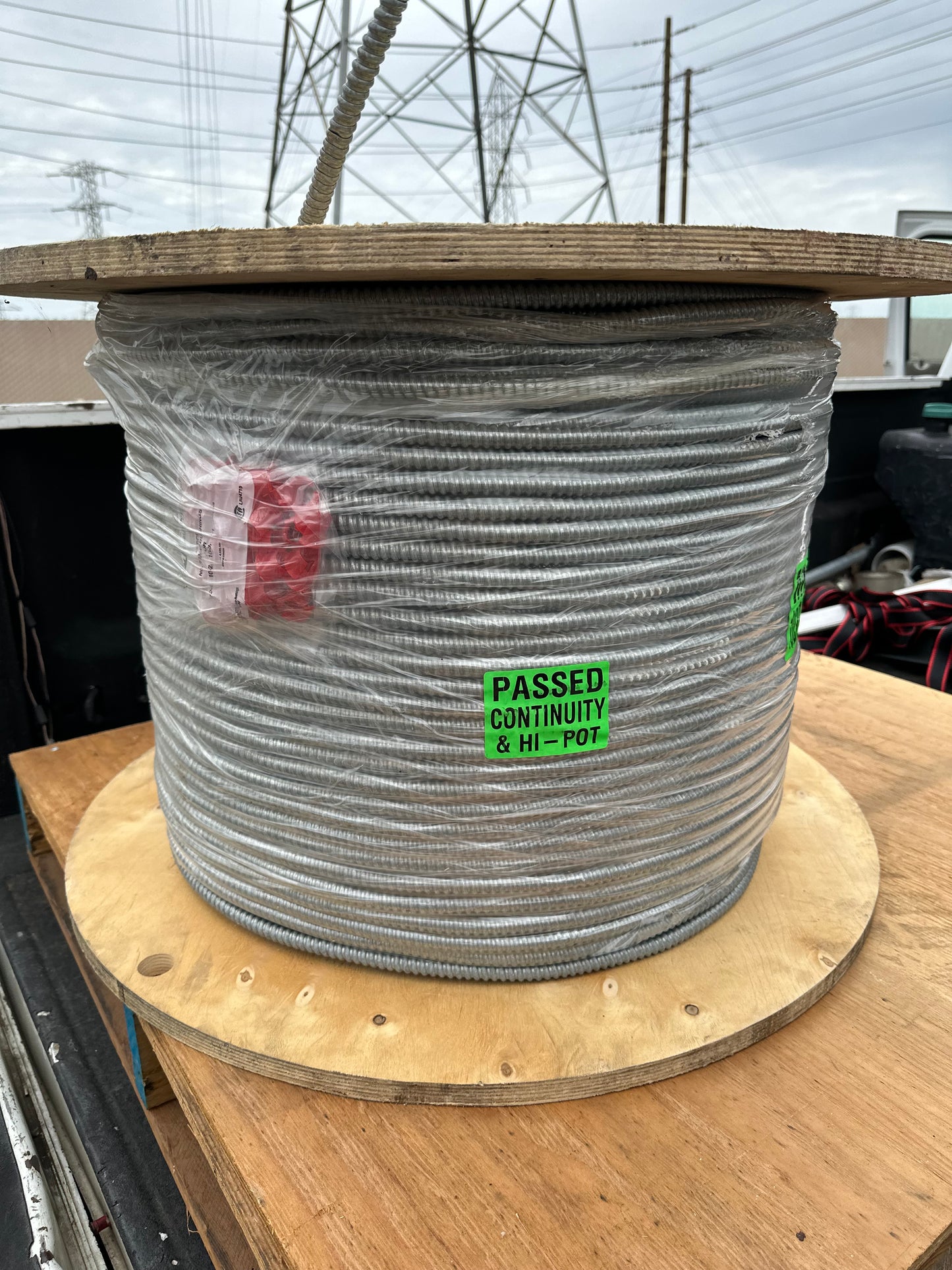 1500ft Steel MC-Cable 10/2 Strand Copper- Black, White Conductors (600V, #10 GG)