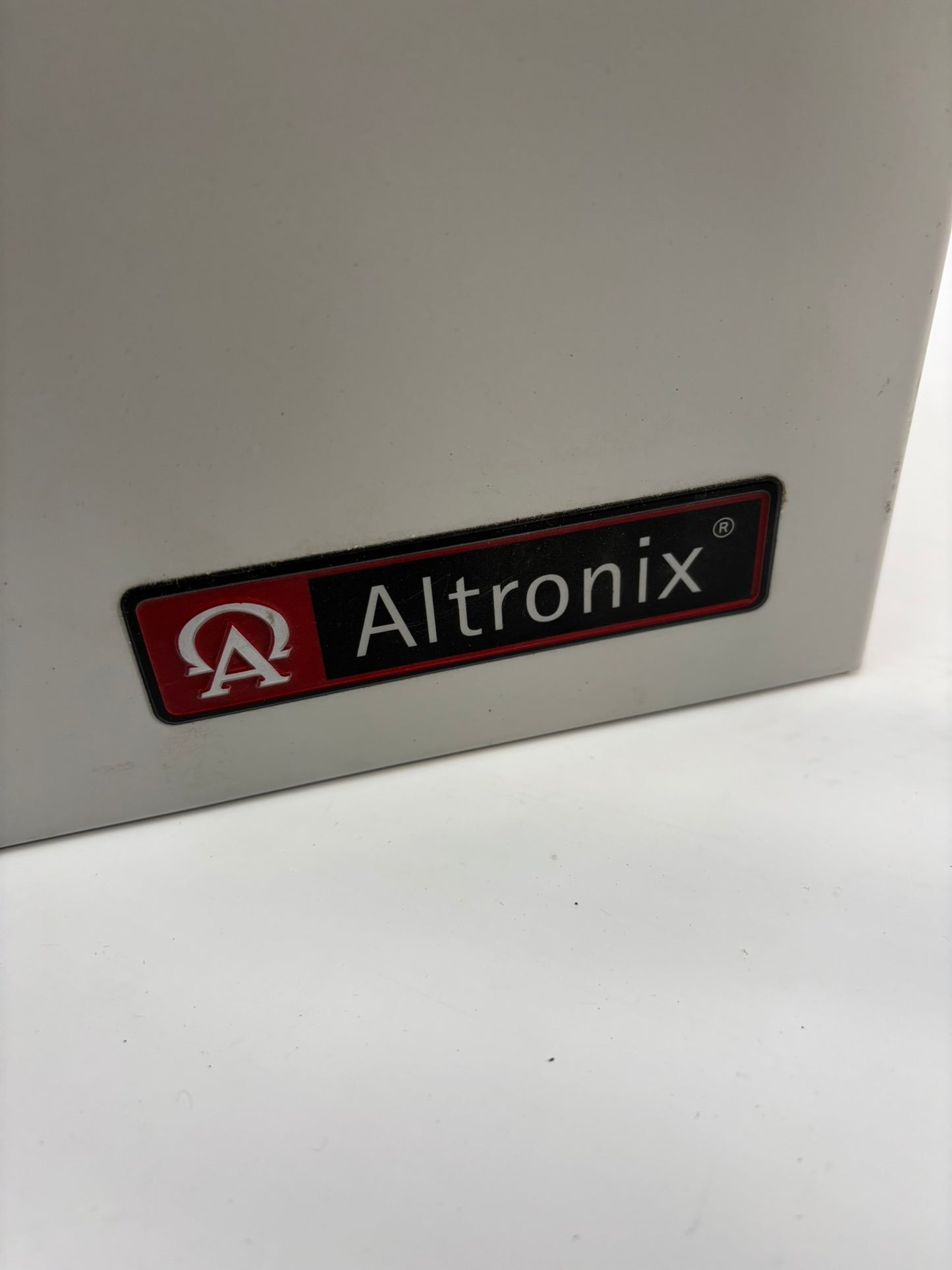 Altronix (AL10245UL) Power Supply/Charger, 12V/24V DC, 2 Amp
