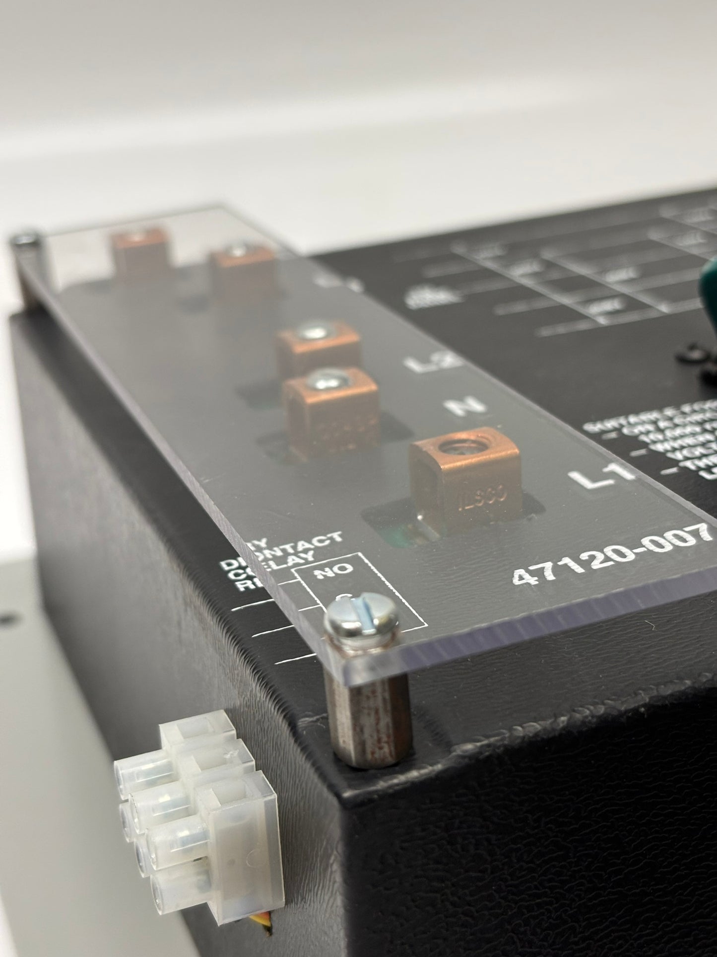 Leviton (47120-7) Surge Protector, 120/208V, 7-Mode, LED Diagnostics