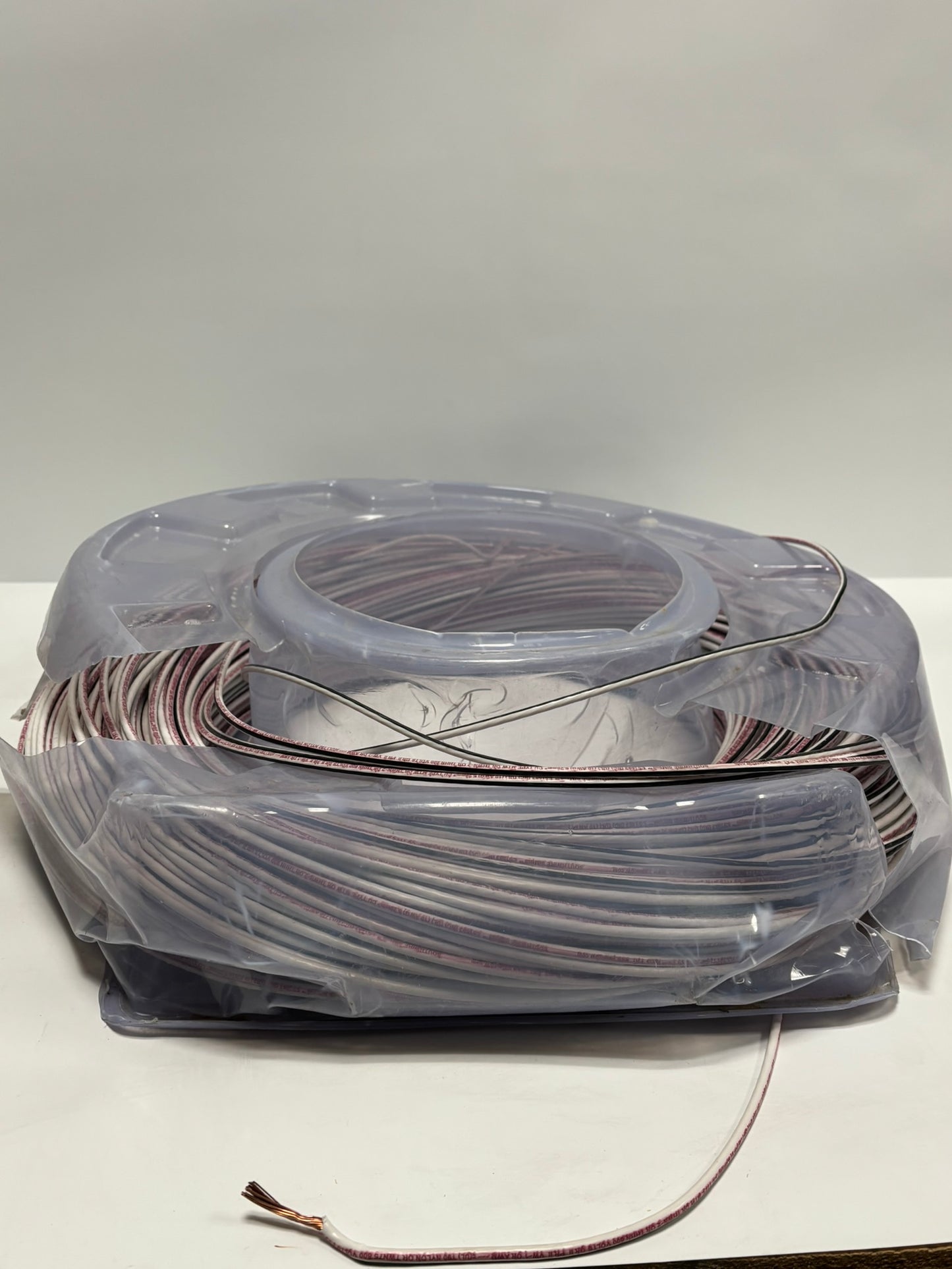 SouthWire CoilPAK 10 White Black THHN 600V 1030Ft 314m 58026005