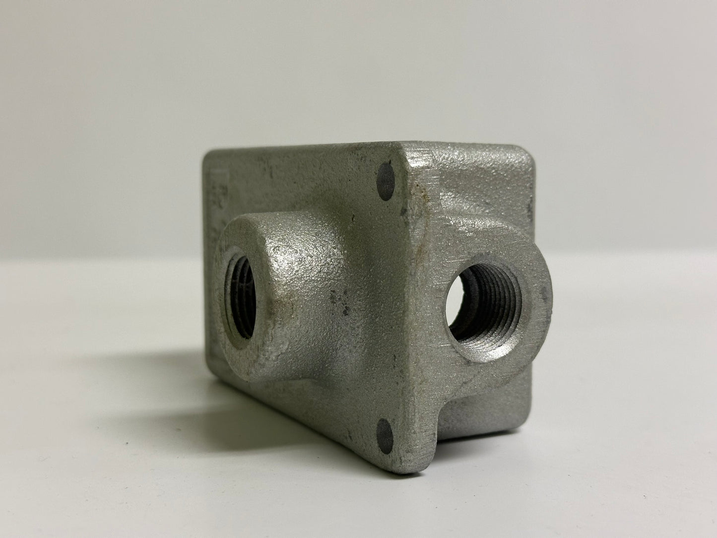 Eaton FSLA1 Condulet, 1/2" Back Feed Device Box, Iron Alloy, Wet Rated