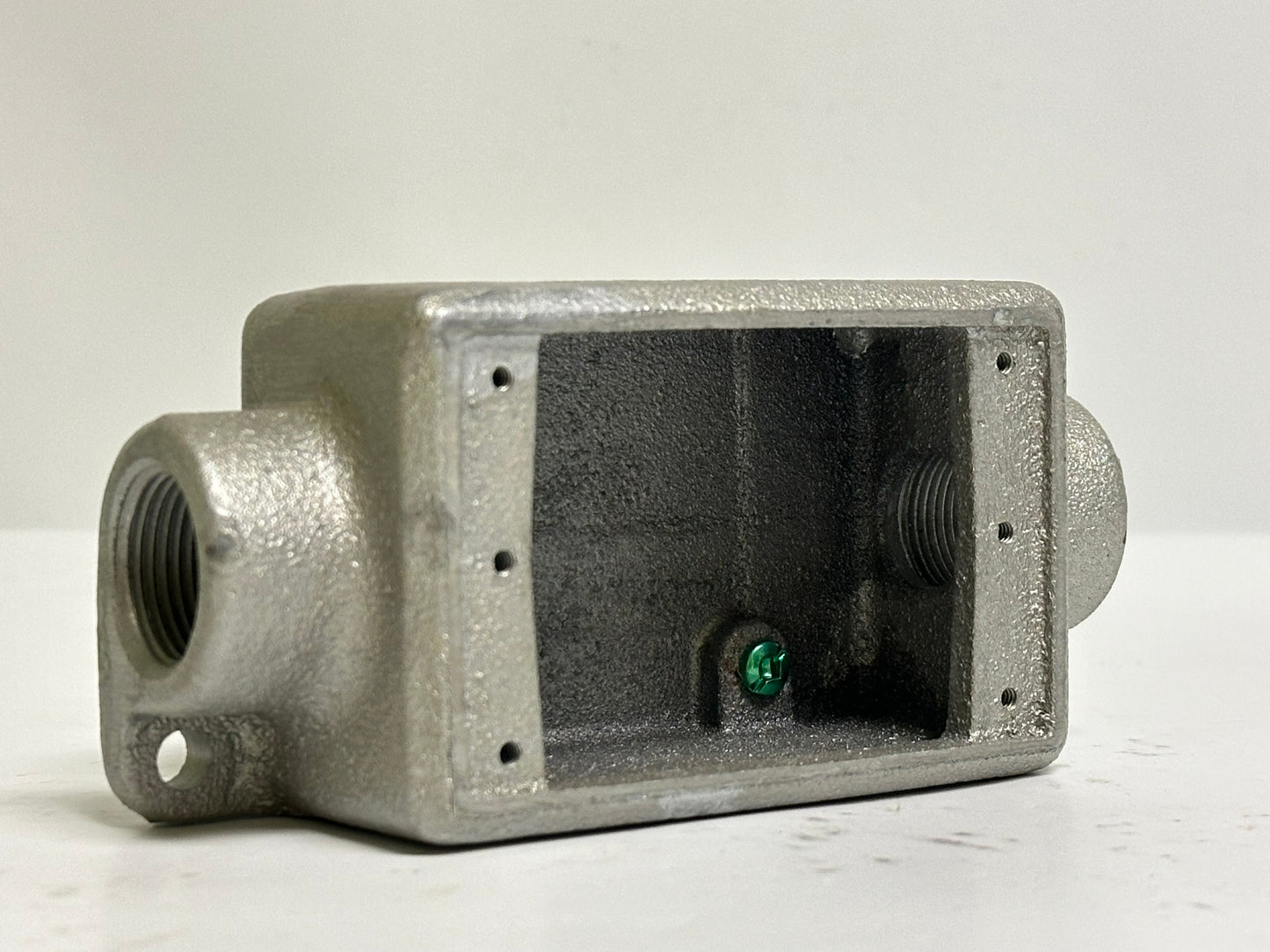 2 PK Eaton Crouse-Hinds FSCA2 Single-Gang Shallow Device Box, 3/4" Hub