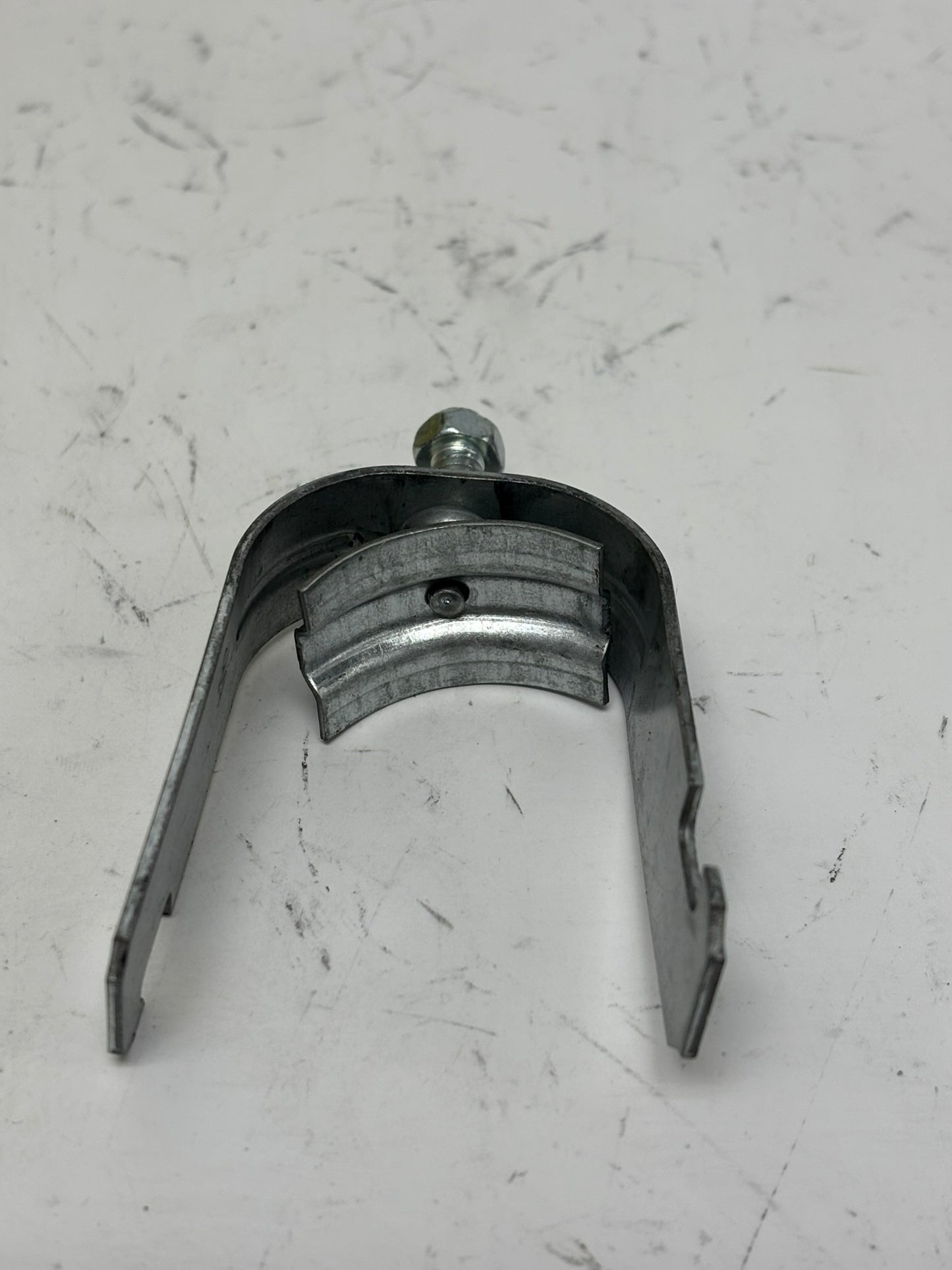 100-Pack Nvent Caddy SCH20B Booted SCH Strut Clamp for 1 1/4 EMT or 1 Rigi to Strut