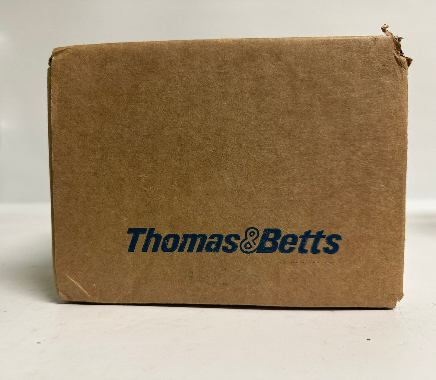 Thomas & Betts 3124 4" Tite-Bite Connector, Insulated, New in Box