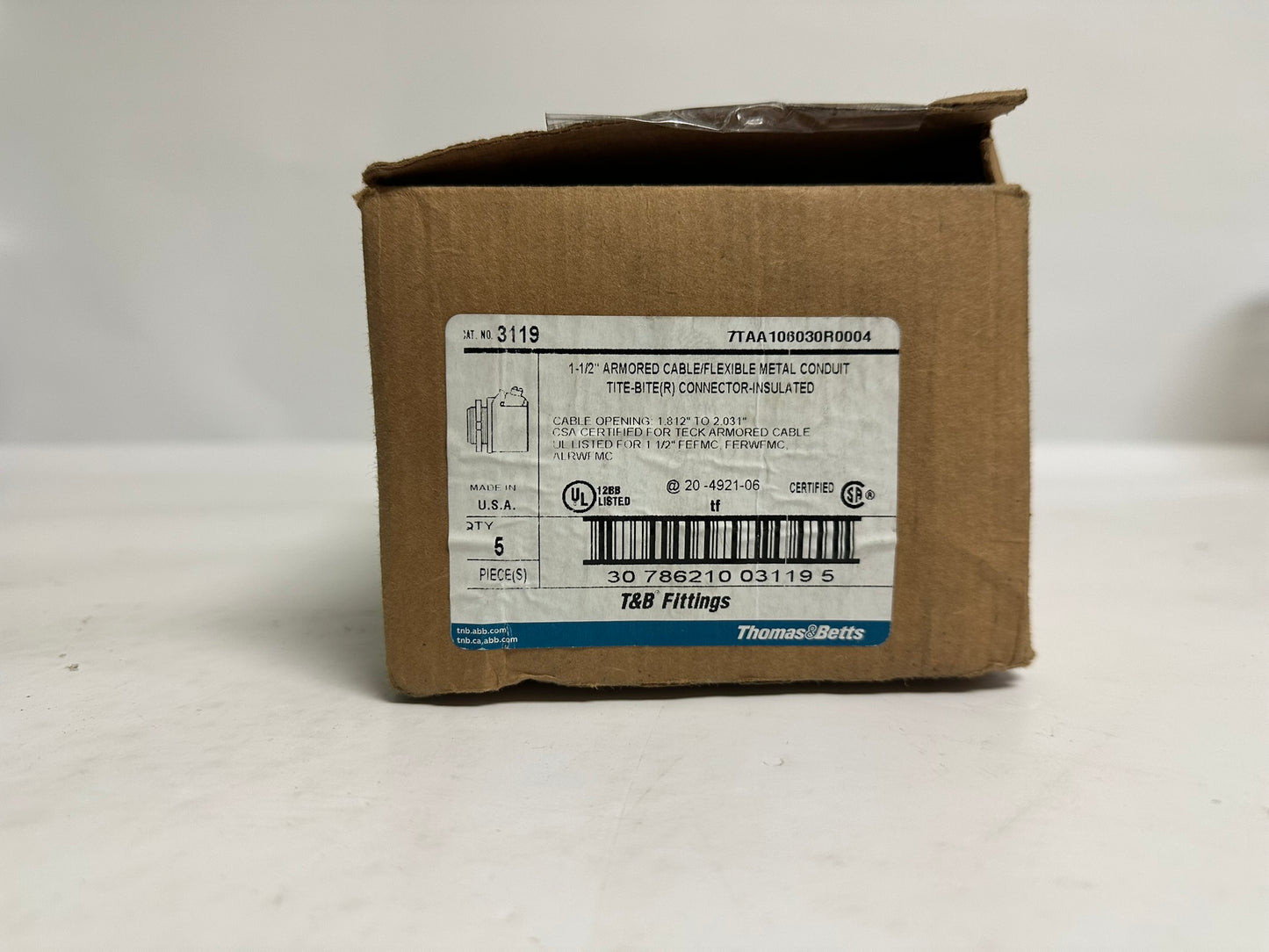 5 PK Thomas & Betts 3119 1-1/2" Insulated Cable Connectors New in Box