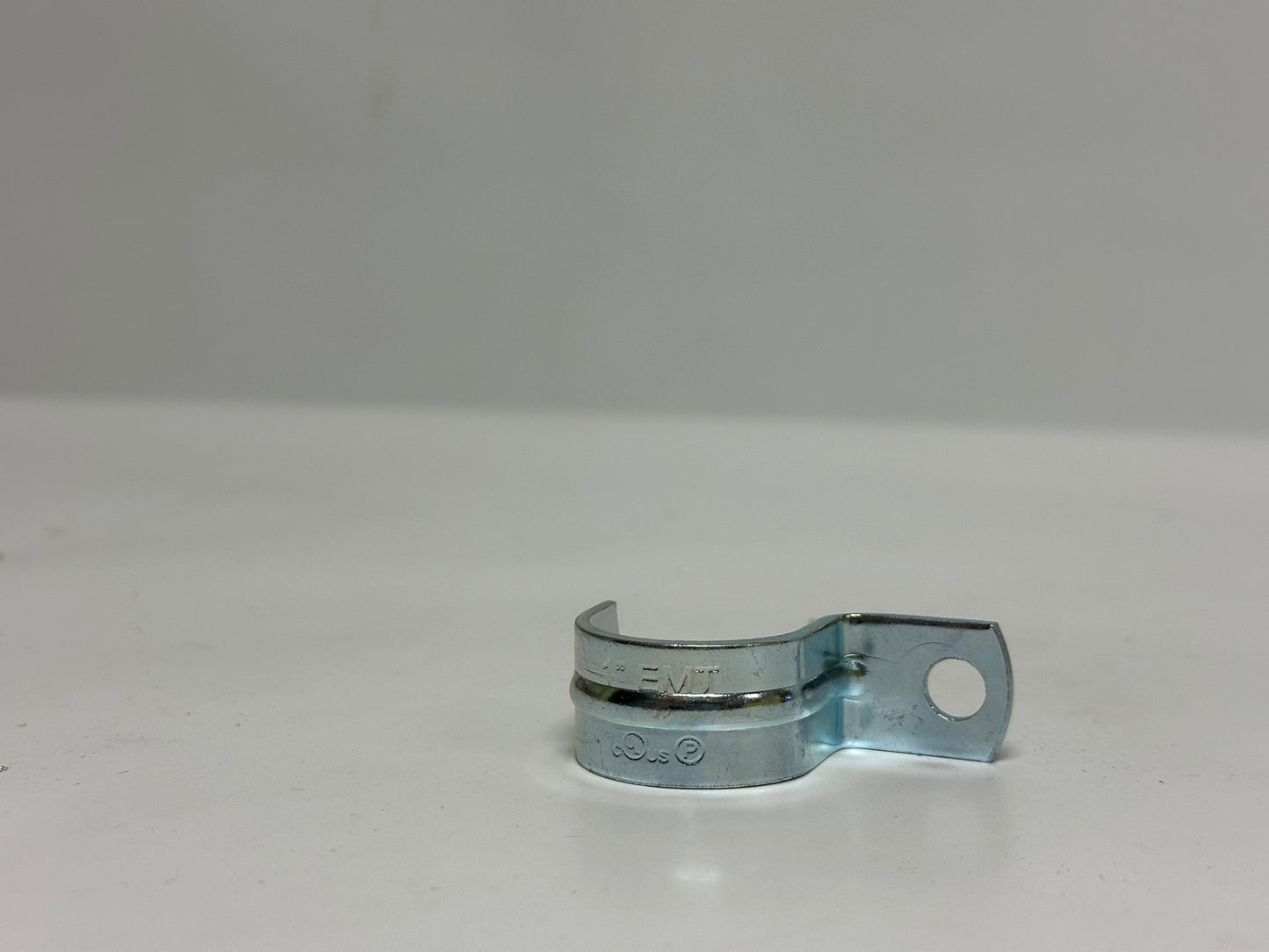 100 PK RACO 2084 1" EMT One-Hole Push-On Strap for Conduit Support