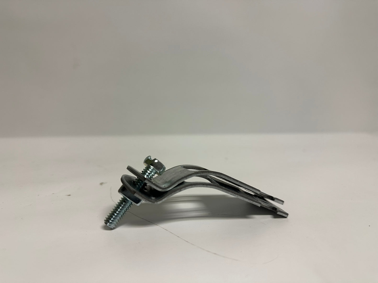 94 PK Eaton B2213PAZN 2" Zinc Pipe Clamp for EMT/Rigid Conduit Strut Systems