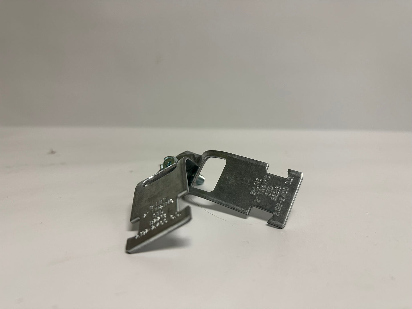 94 PK Eaton B2213PAZN 2" Zinc Pipe Clamp for EMT/Rigid Conduit Strut Systems