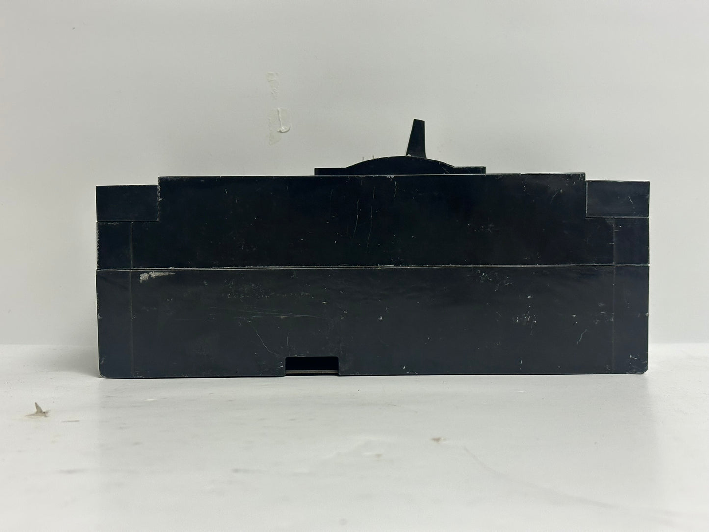 Square D EDB34050 – NO BOX 50A 3-Pole Molded Case Circuit Breaker for 480Y/277V Systems
