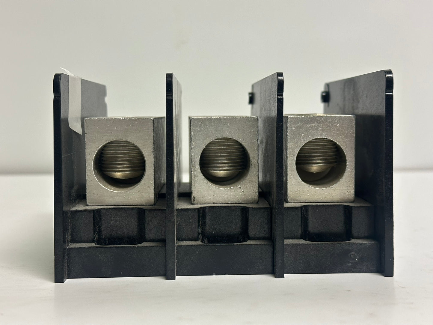 Mersen MPDB67403 – 380A 3-Pole Power Distribution Block, 1000V AC/DC