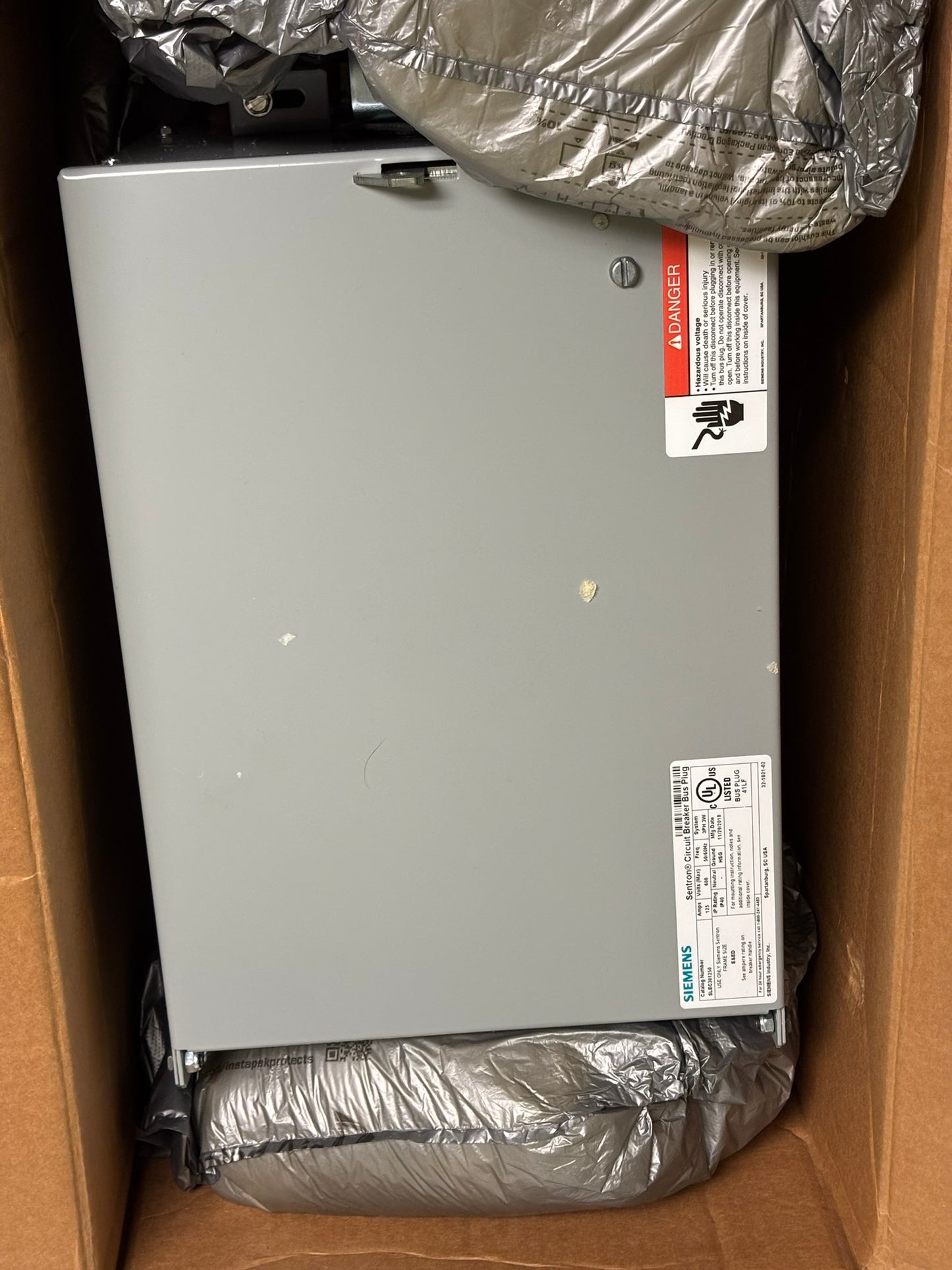 Siemens SLEC301250 Sentron Circuit Breaker Bus Plug, 125A, 600V, 50/60Hz