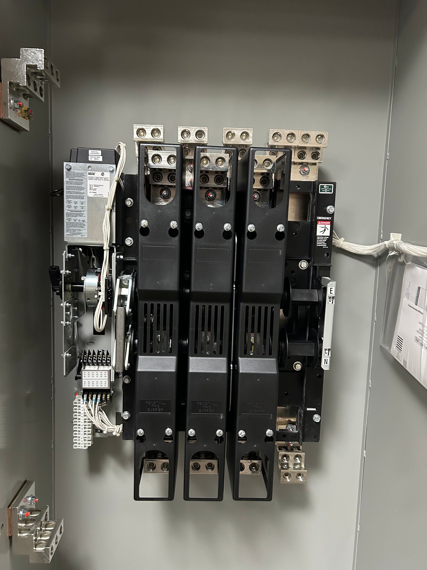 ASCO Automatic Transfer Switch Volts 208V 50-60HZ (1000 AMP ) 3 Phases