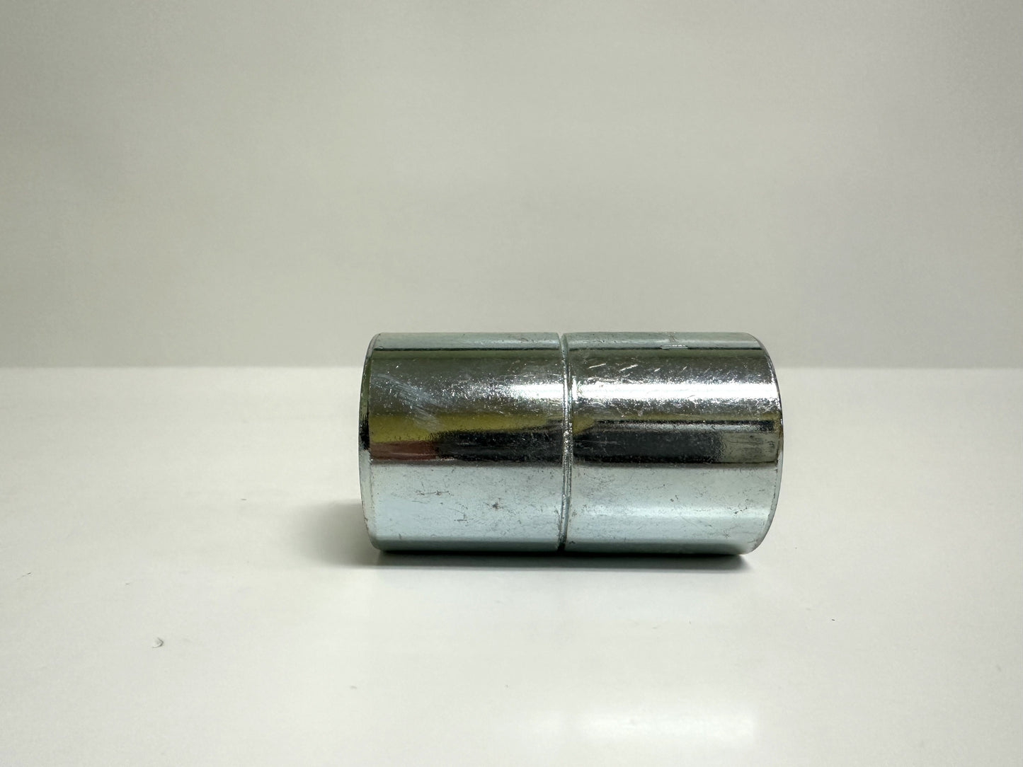 15 PK Raco (2025) 1 1/4" Set Screw Type EMT Coupling, Concrete Tight, Zinc Plated