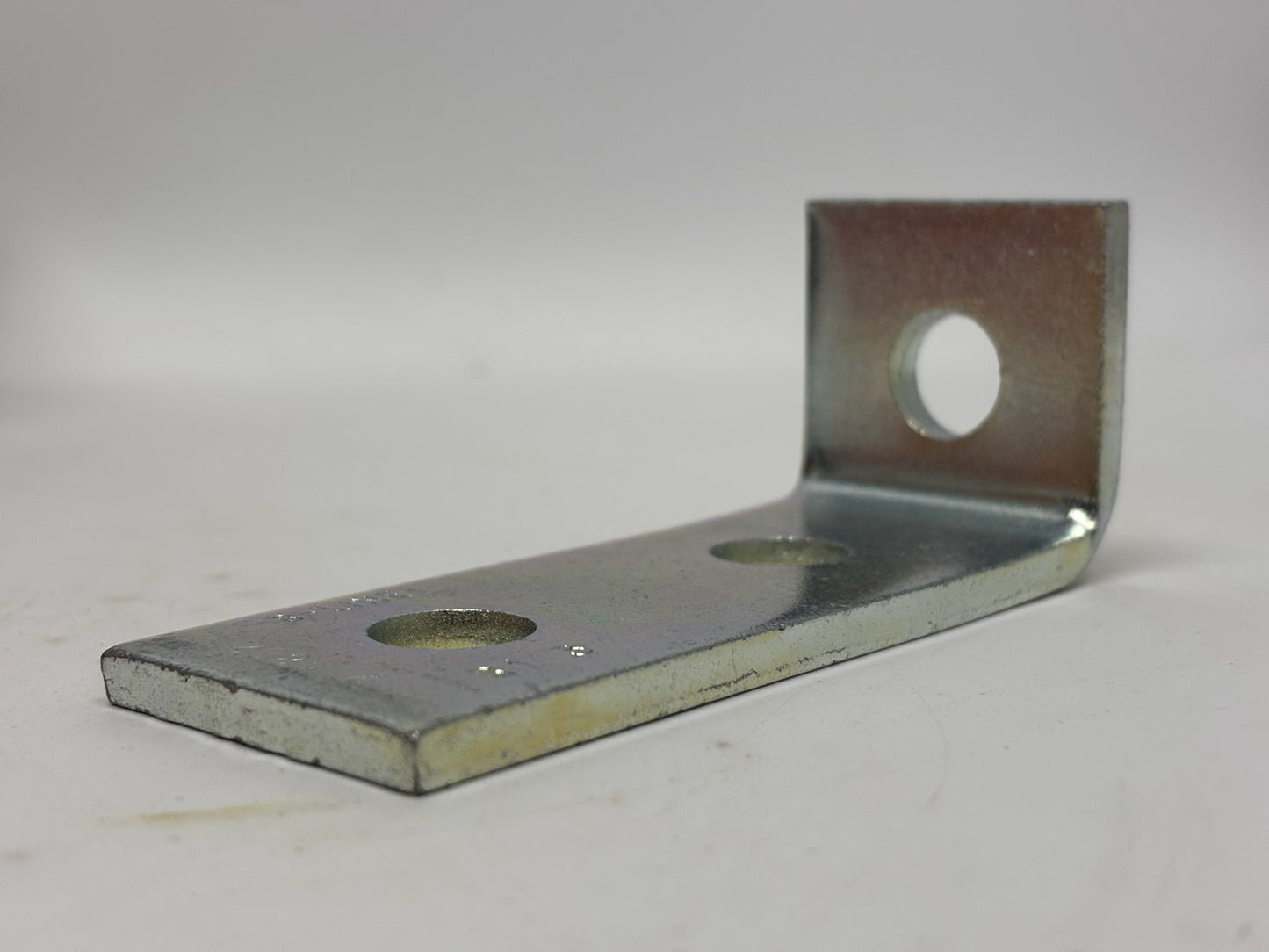 17 PK Eaton B‑Line B103ZN 90° Corner Angle Brackets, Zinc‑Plated Steel
