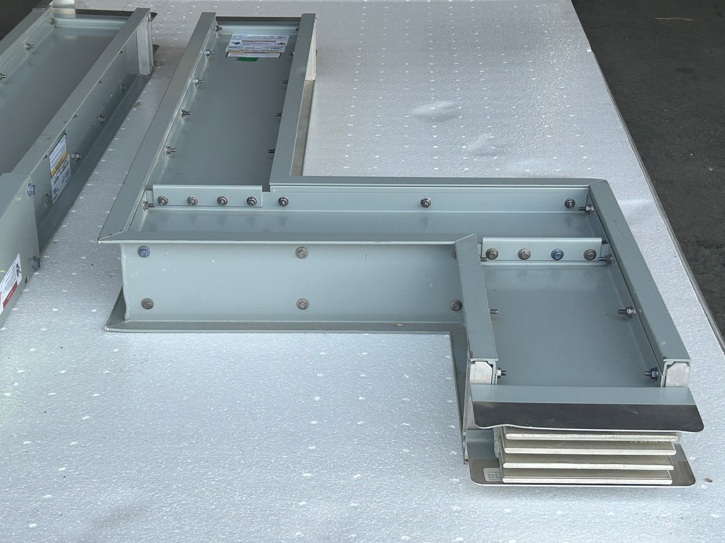 SIEMENS Sentron Busway 1600 AMP 600 UL Volts (MAX) Freq 50/60 System 3PH 4W