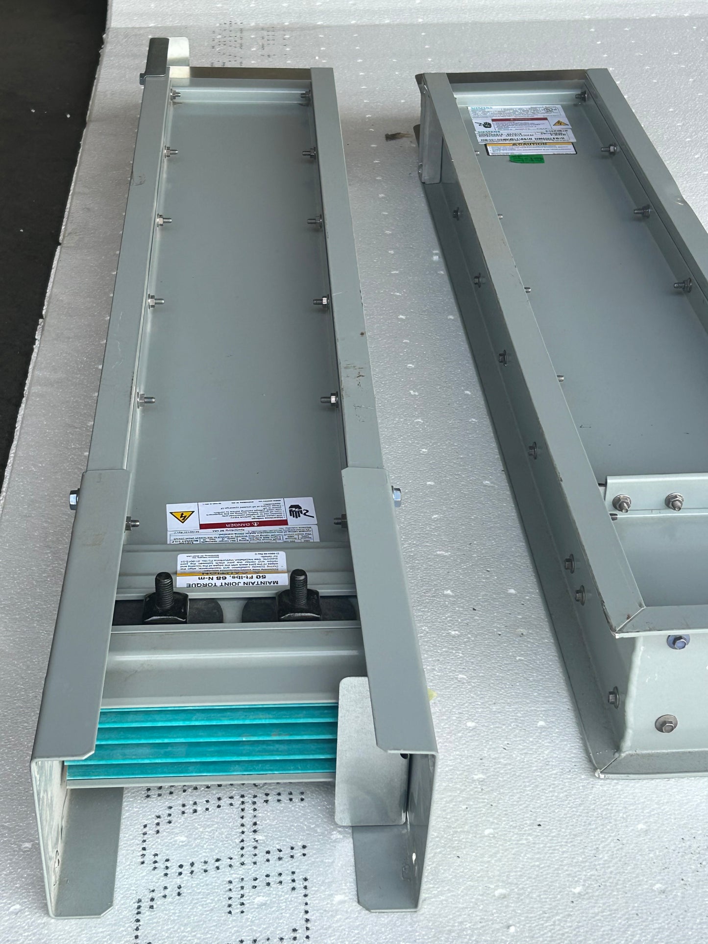 SIEMENS Sentron Busway 1600 AMP 600 UL Volts (MAX) Freq 50/60 System 3PH 4W
