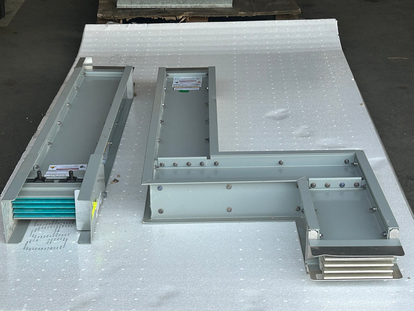 SIEMENS Sentron Busway 1600 AMP 600 UL Volts (MAX) Freq 50/60 System 3PH 4W