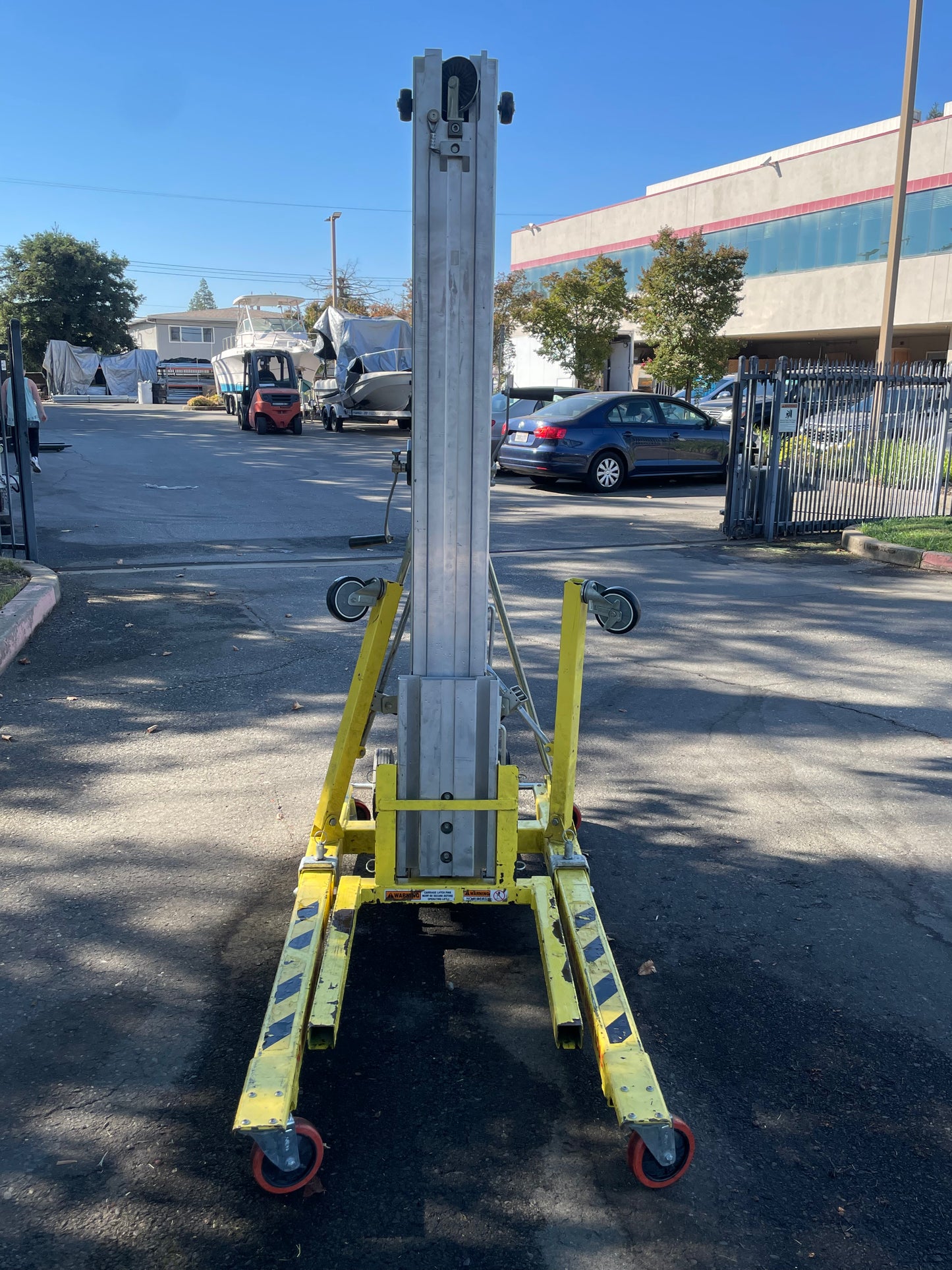 SUMNER MFG. (22828) Contractor Lift 24FT 650 Pounds Capacity