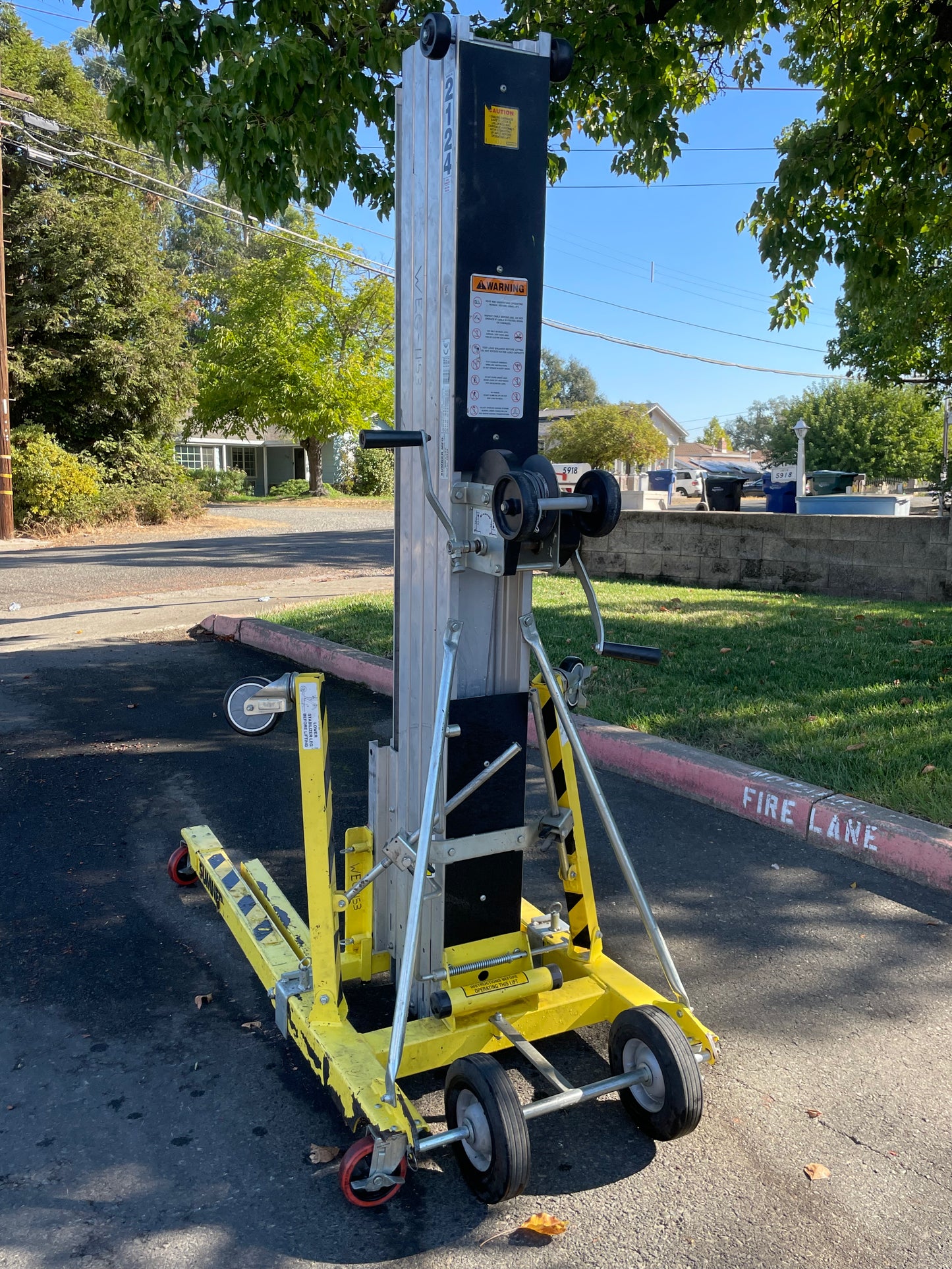 SUMNER MFG. (22828) Contractor Lift 24FT 650 Pounds Capacity