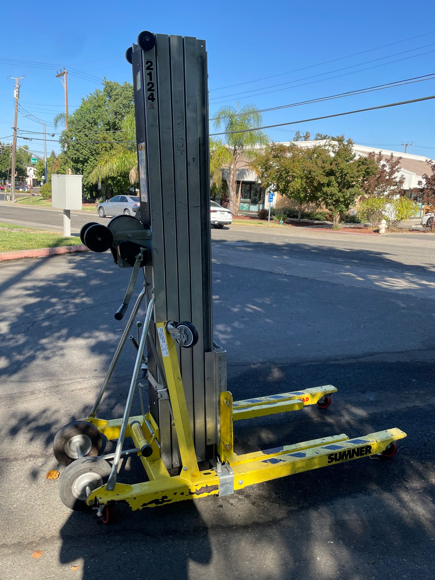 SUMNER MFG. (22828) Contractor Lift 24FT 650 Pounds Capacity