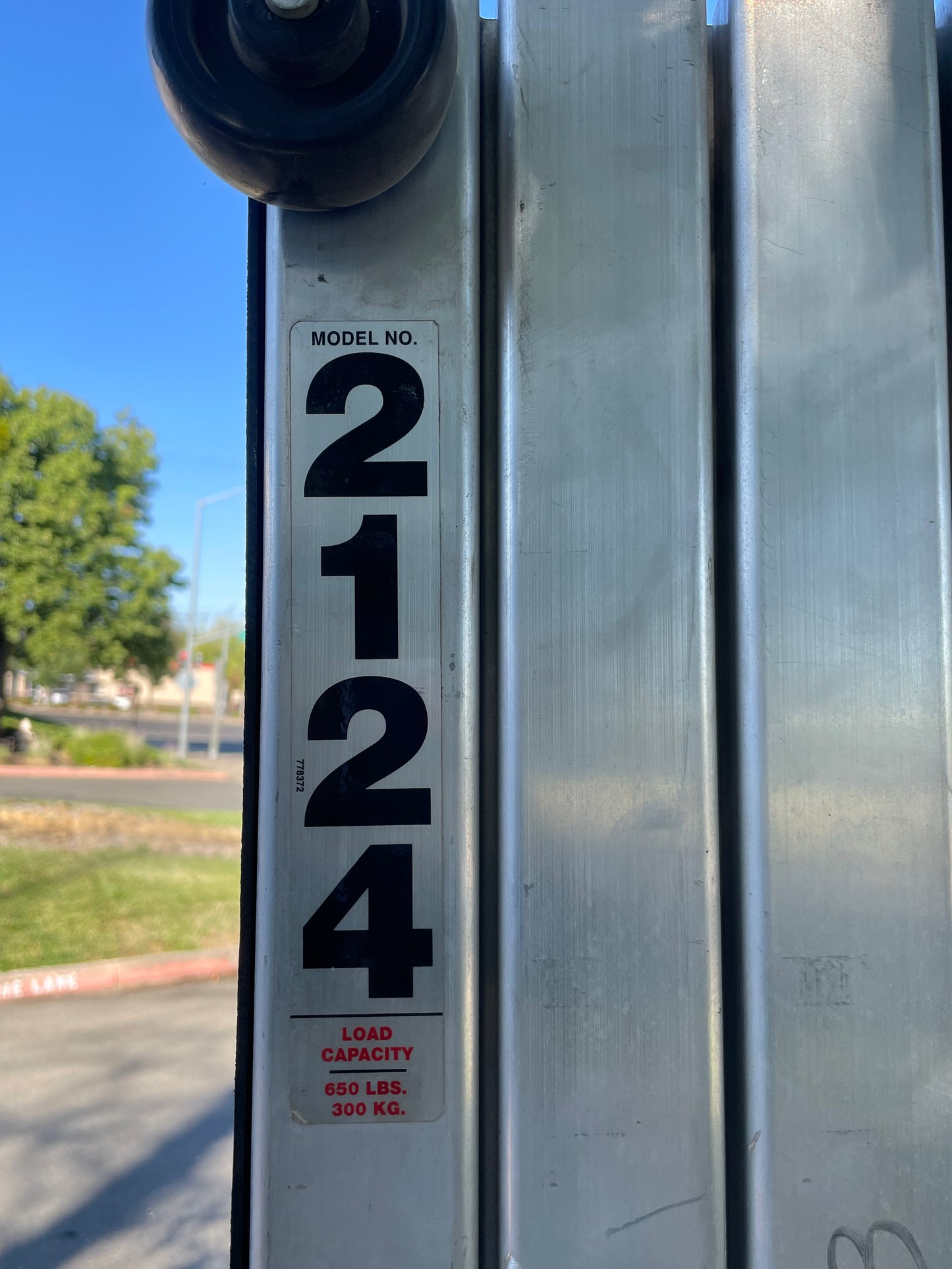 SUMNER MFG. (22828) Contractor Lift 24FT 650 Pounds Capacity
