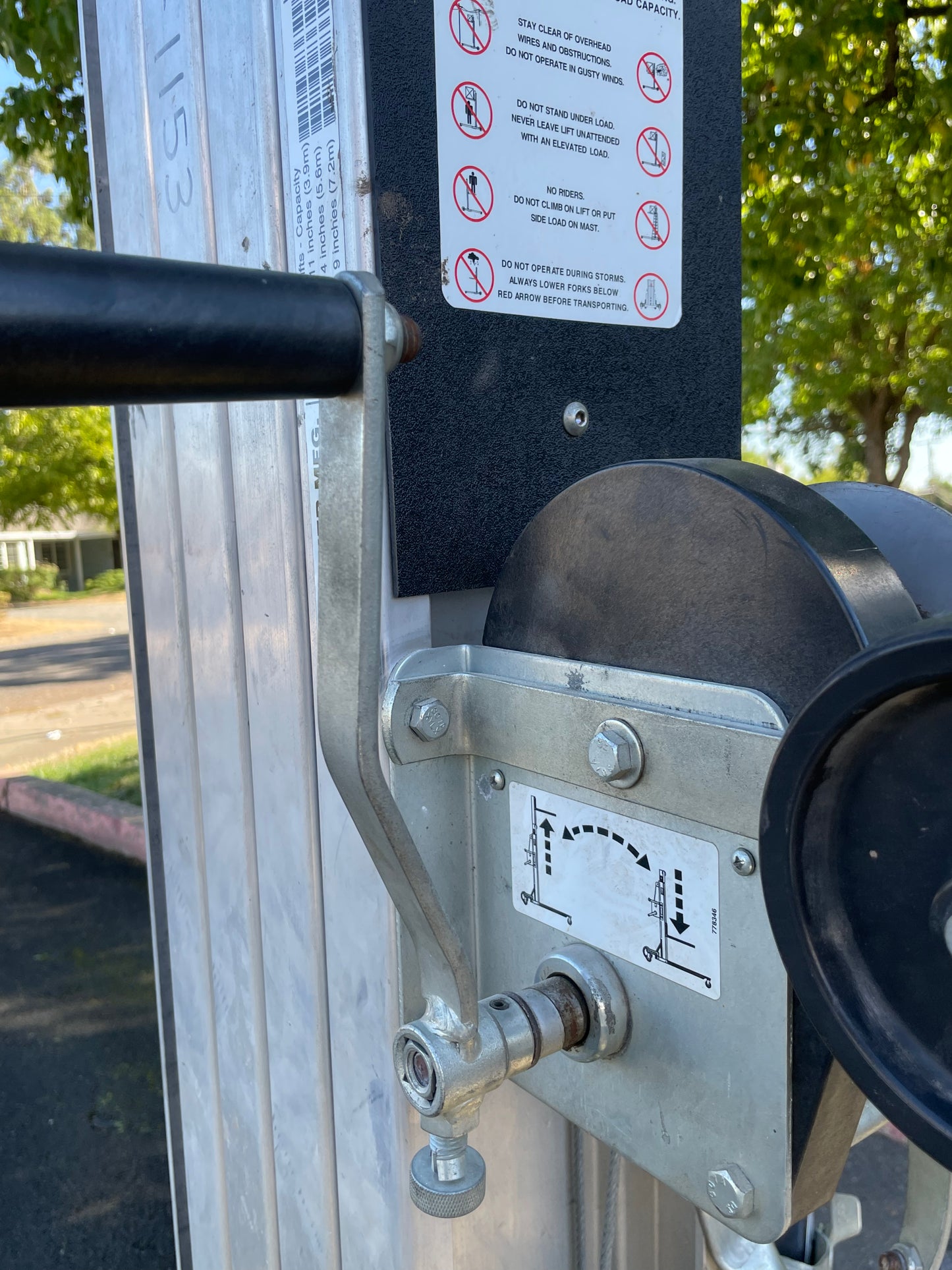 SUMNER MFG. (22828) Contractor Lift 24FT 650 Pounds Capacity