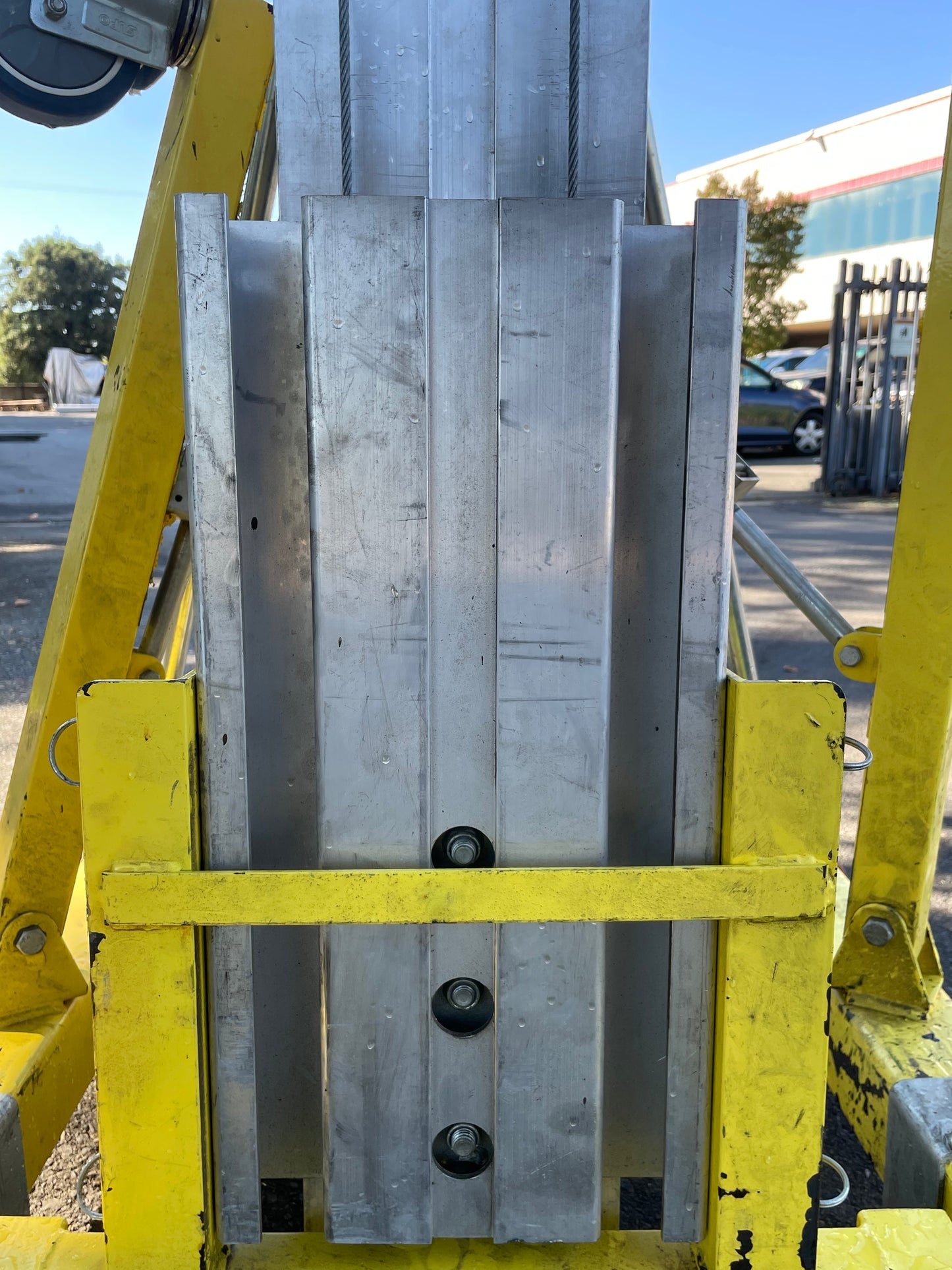 SUMNER MFG. (22828) Contractor Lift 24FT 650 Pounds Capacity