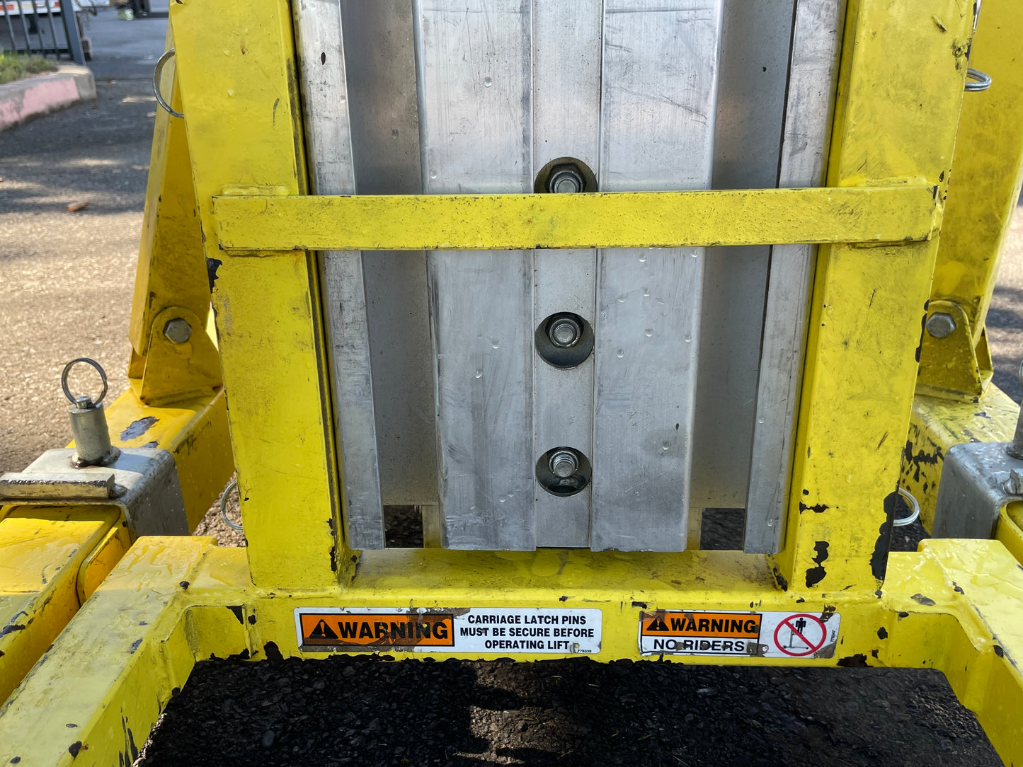 SUMNER MFG. (22828) Contractor Lift 24FT 650 Pounds Capacity