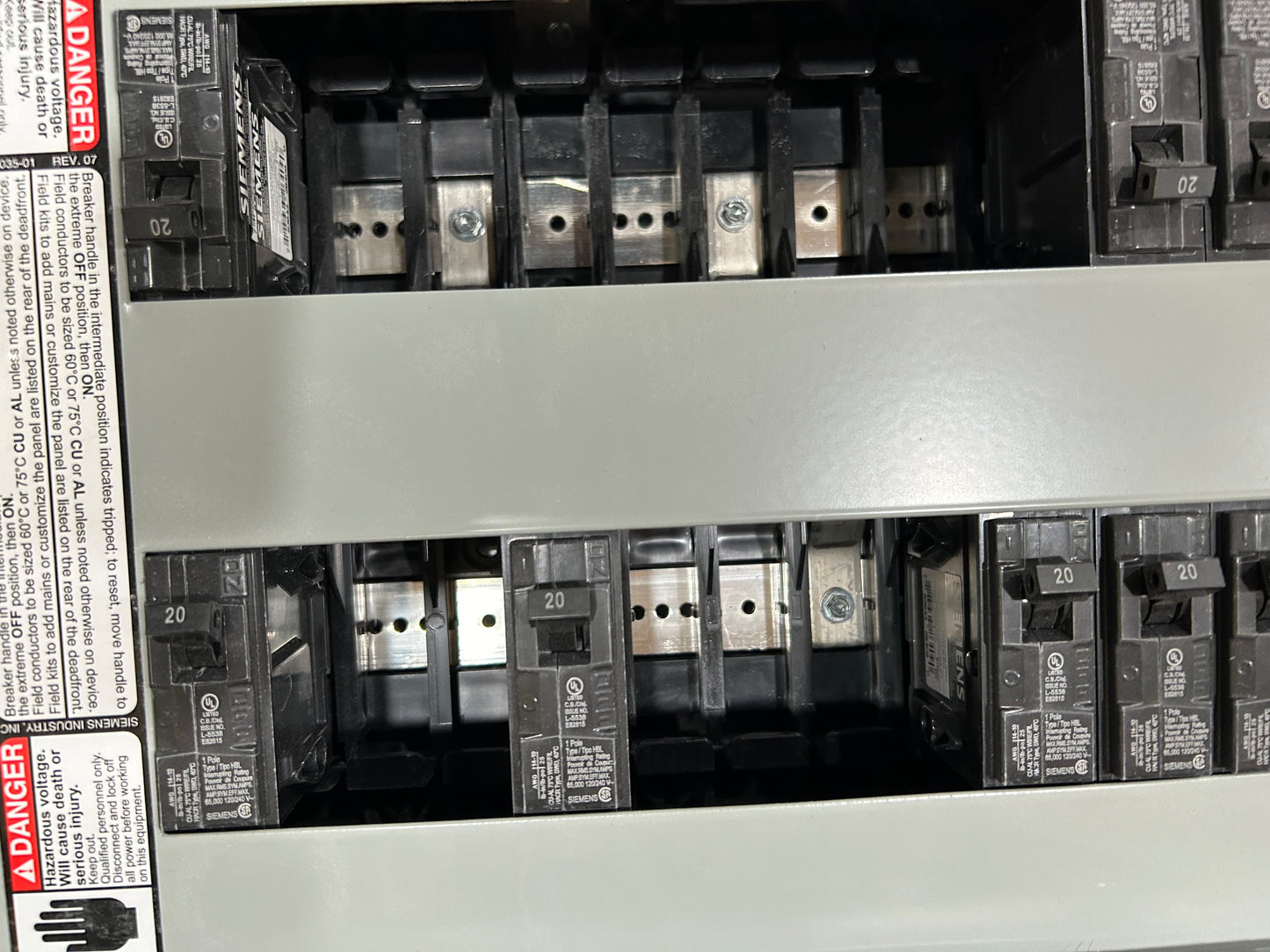 SIEMENS P1C42ML250ATST 250AMP MAIN LUG PANEL 208Y/120V 42 CIRCUIT 3-PHASE