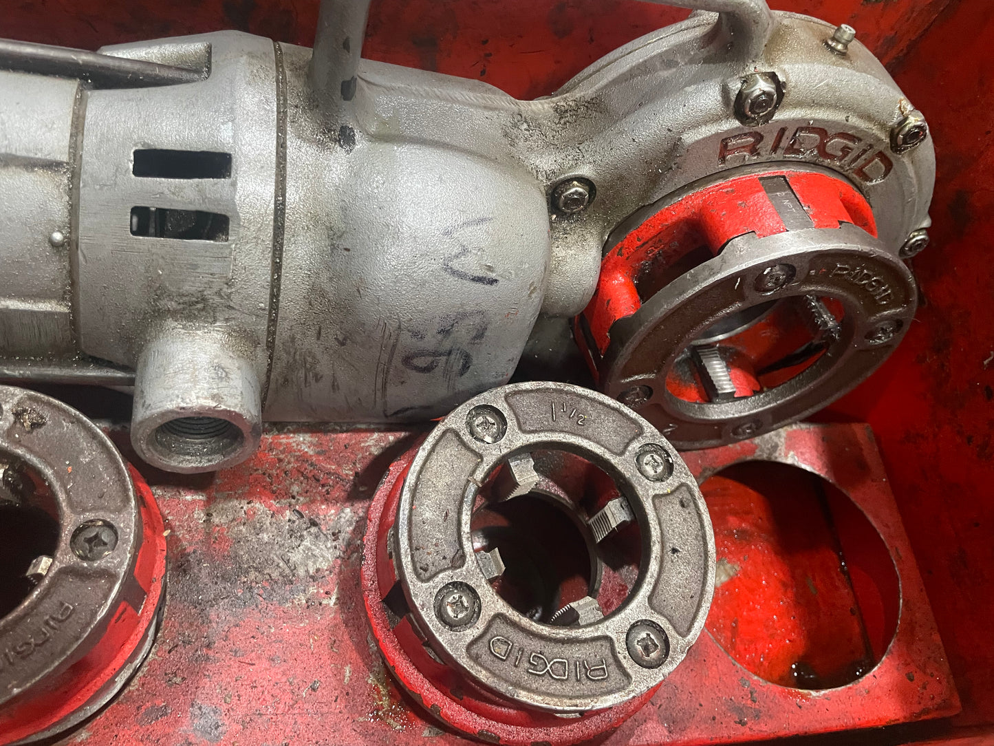 Ridgid 700, Power Drive Pipe Threader w/ 1/2" to 2" NPT Die Heads