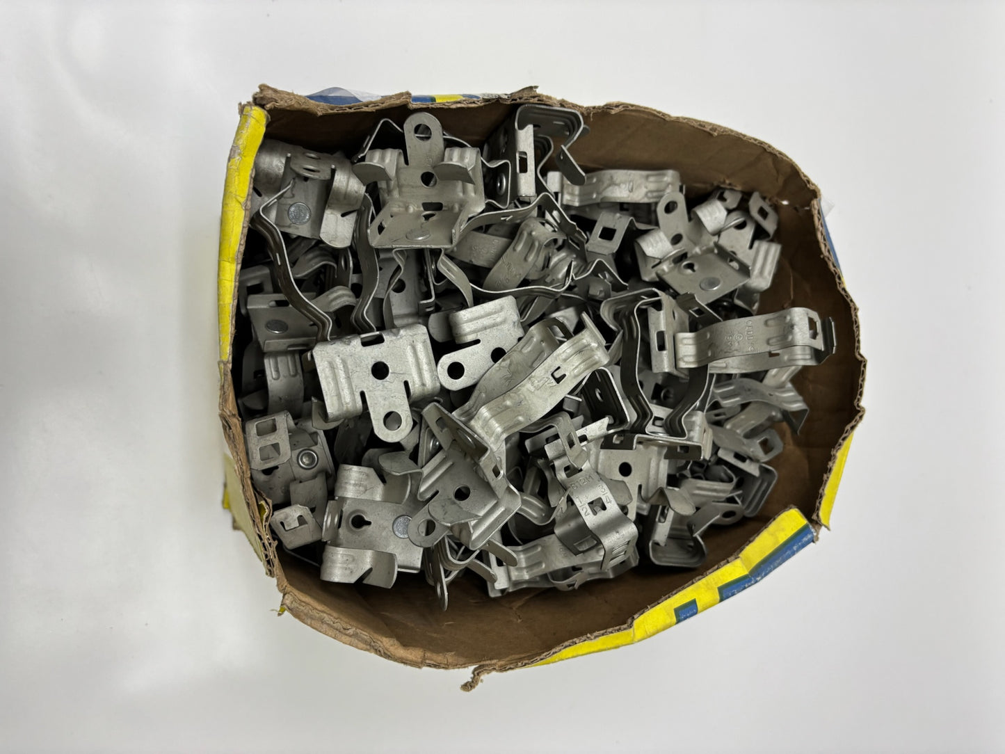 78PC CADDY 16M912 Combination Conduit Hanger For 1" EMT, 9/16"-3/4" Flange