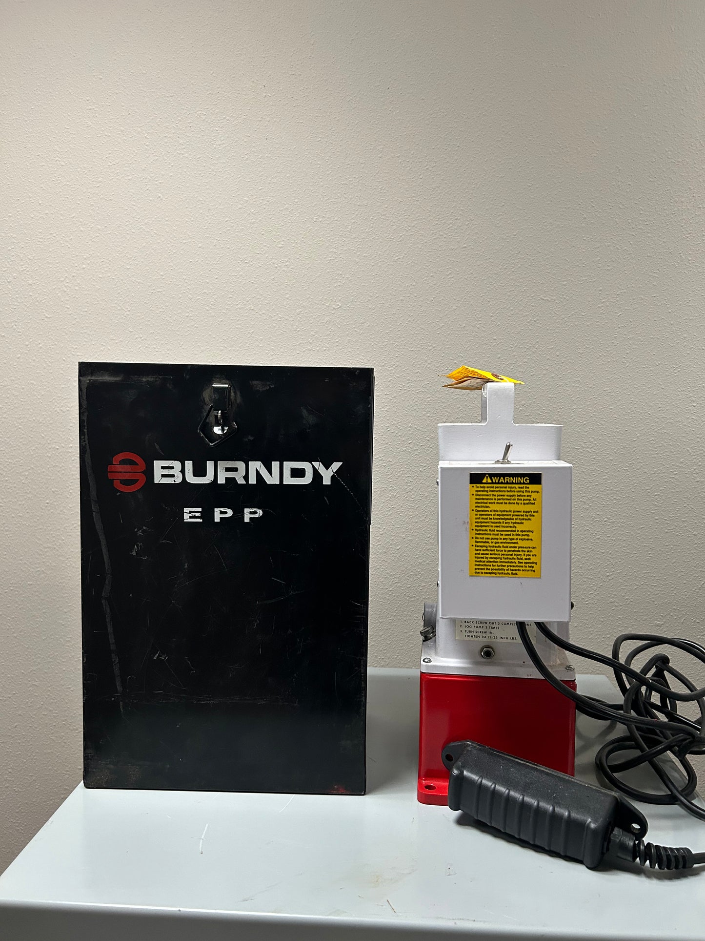 BURNDY EPP 10 Hydraulic Pump 10,000 psi Max. Op Pressure 18 cu in/min 115V AC
