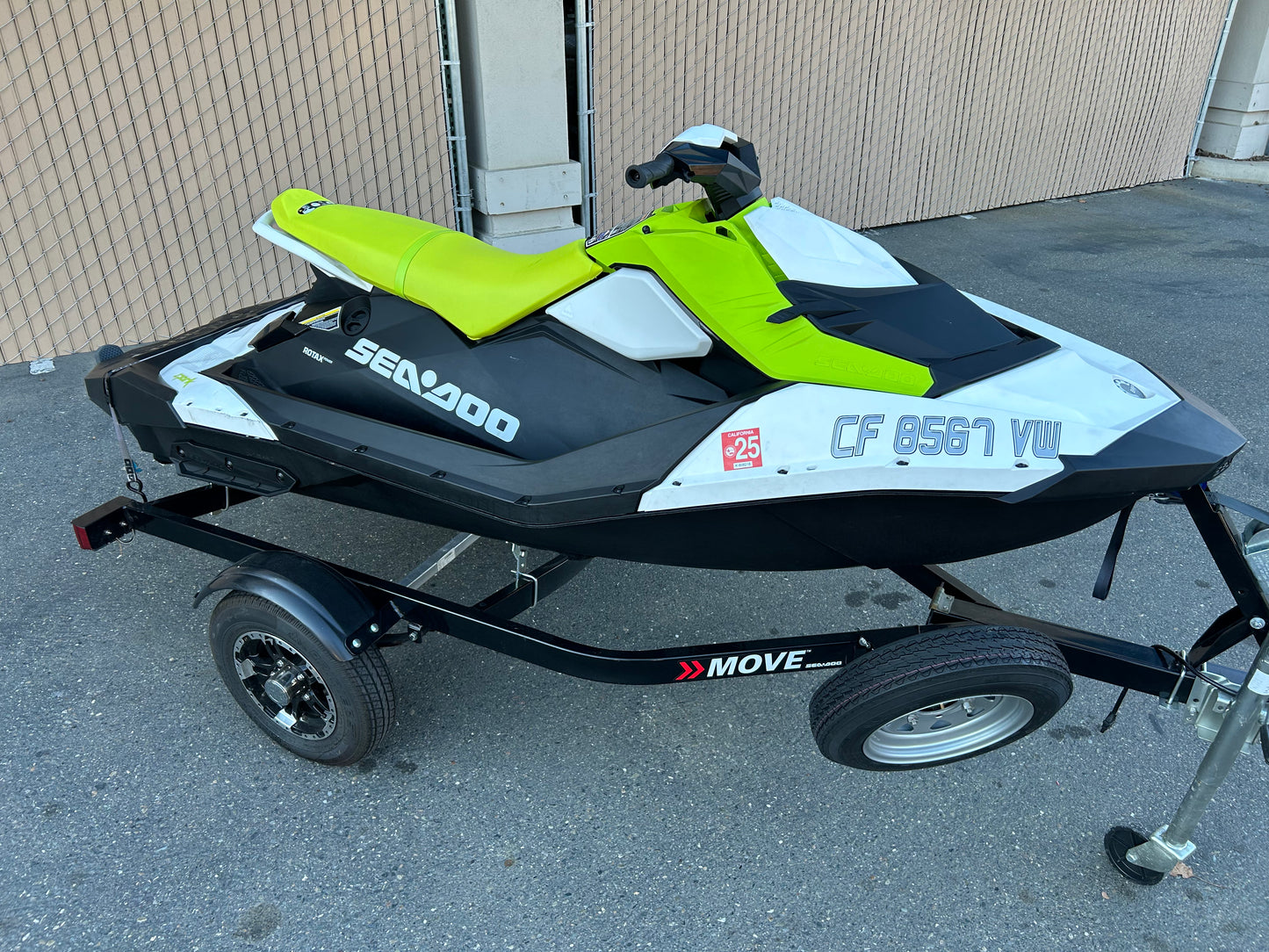 2023 Sea-Doo Spark 3-up 90HP Jetski 27HRS of use with MOVE 1250 Trailer and more