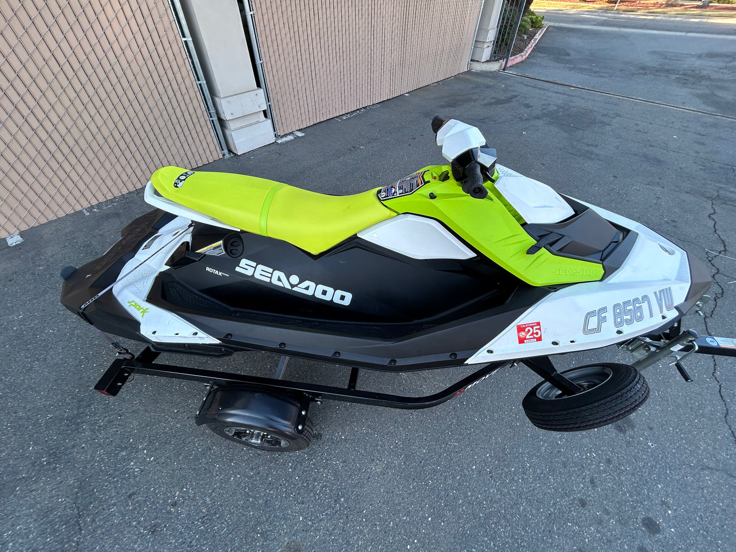 2023 Sea-Doo Spark 3-up 90HP Jetski 27HRS of use with MOVE 1250 Trailer and more