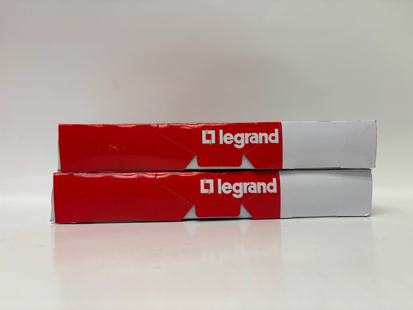 New 20 Pk Legrand 885TRW Tamper-Resistant Receptacle, 15A, 125V, Residential Grade