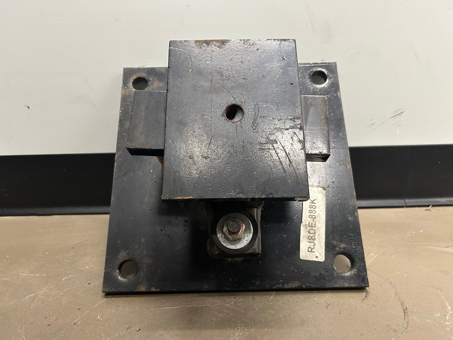RJSDE 888k (Isolator Restraint)
