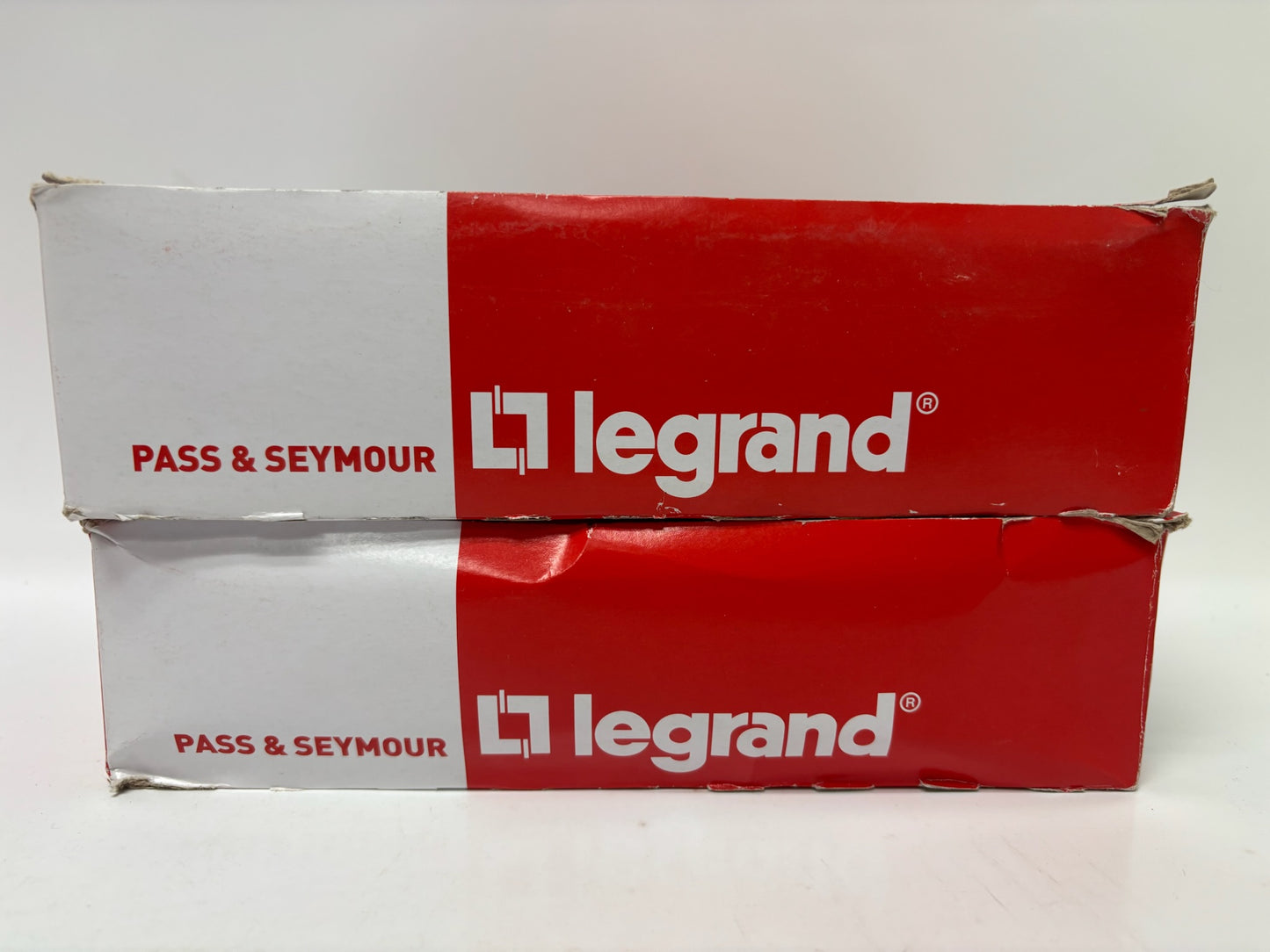 New 20 PK Legrand 26352CHW Plug Load Receptacle, 20A, 125V, Half-Controlled, White
