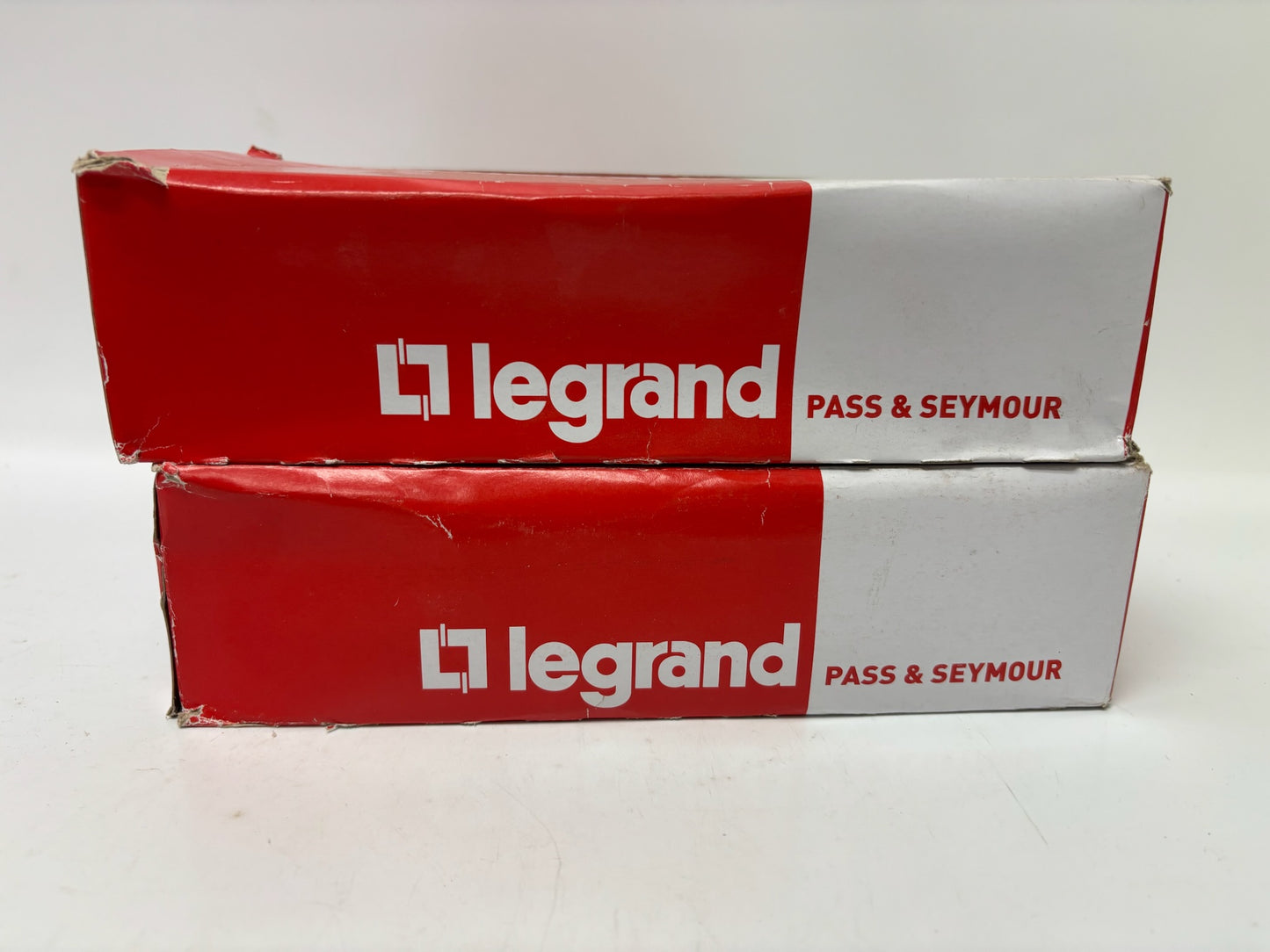 New 20 PK Legrand 26352CHW Plug Load Receptacle, 20A, 125V, Half-Controlled, White