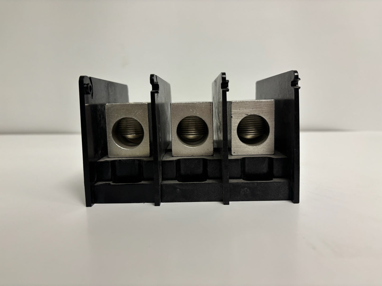New No box Merson MPDB67403 Power Distribution Block, 3-Pole, 600V, 760A, Aluminum