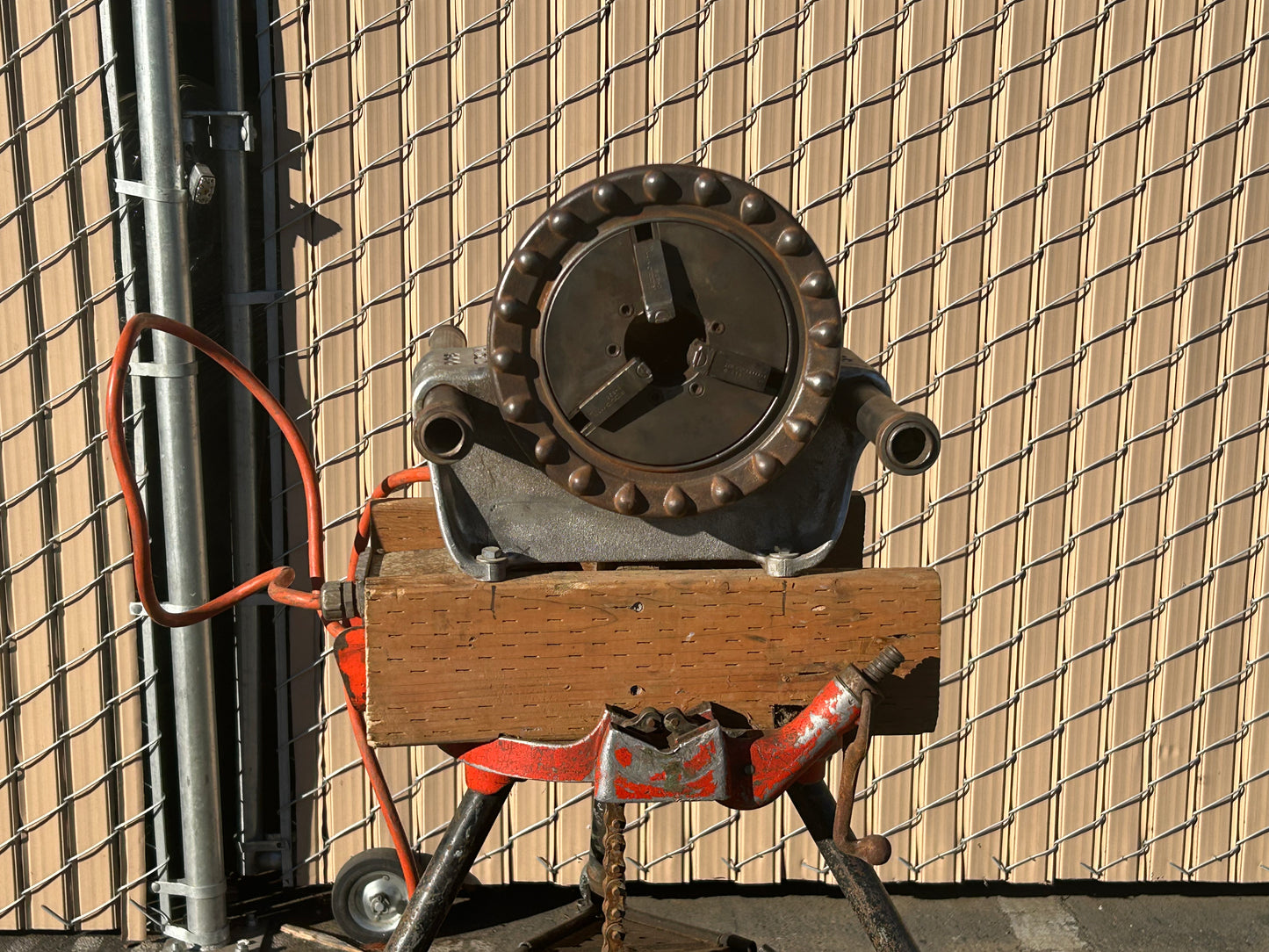 Ridgid 300 1/8 to 2 Pipe 1/4 to 2 Bold Pipe Threading Machine