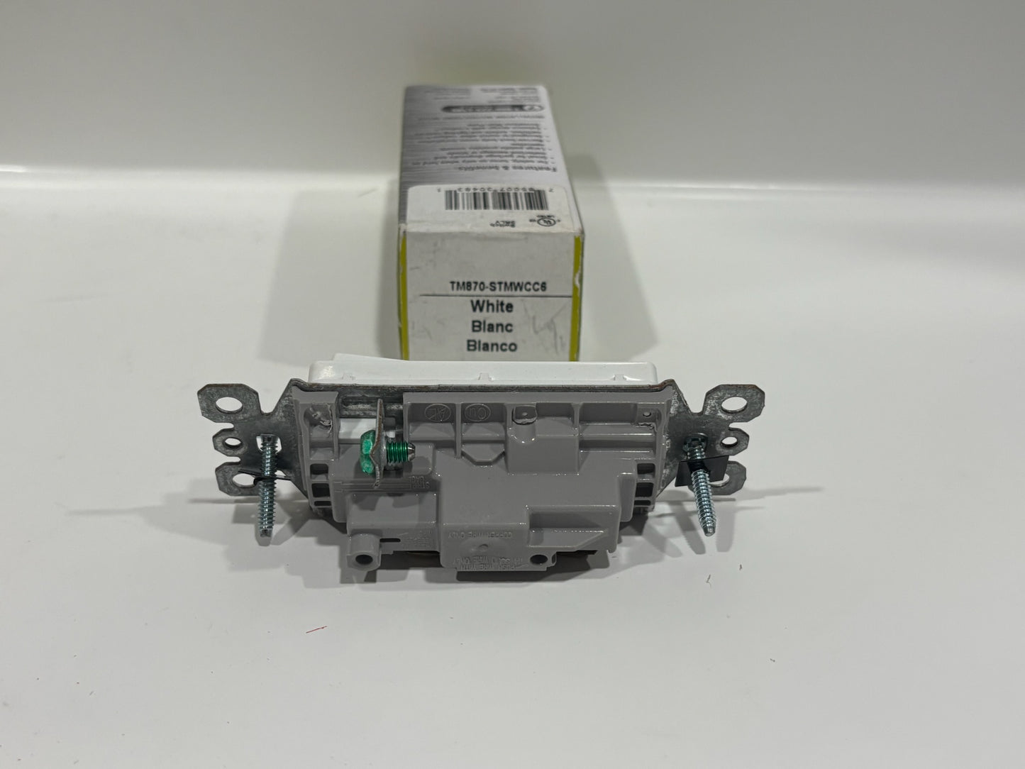 New 6 PC Leviton TM870-STMWCC6 15A Momentary Contact Switch, Single-Pole, 120V