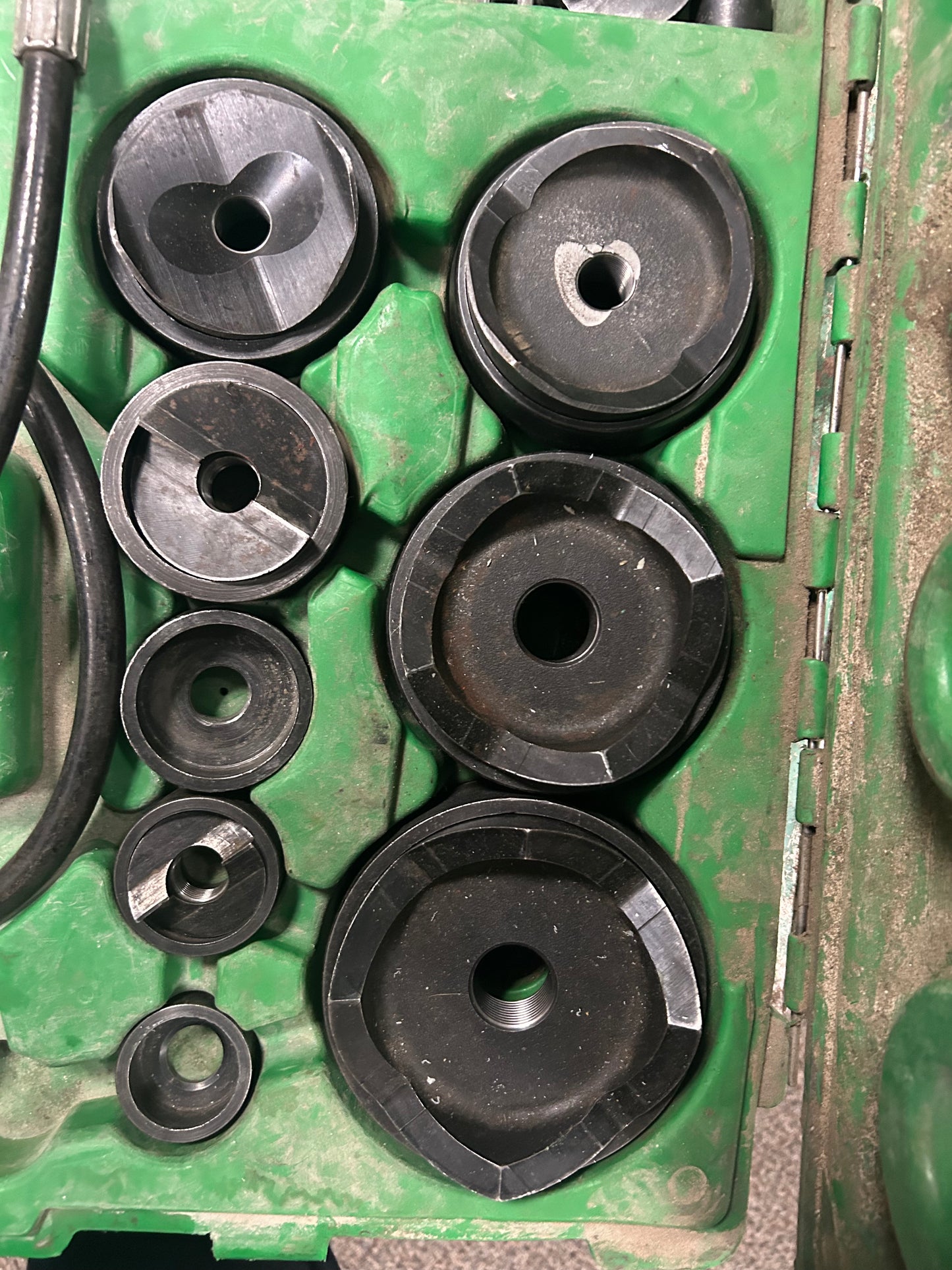 Greenlee Hydraulic Slugbuster Knockout 767 Pump 746 Ram w/ Dies
