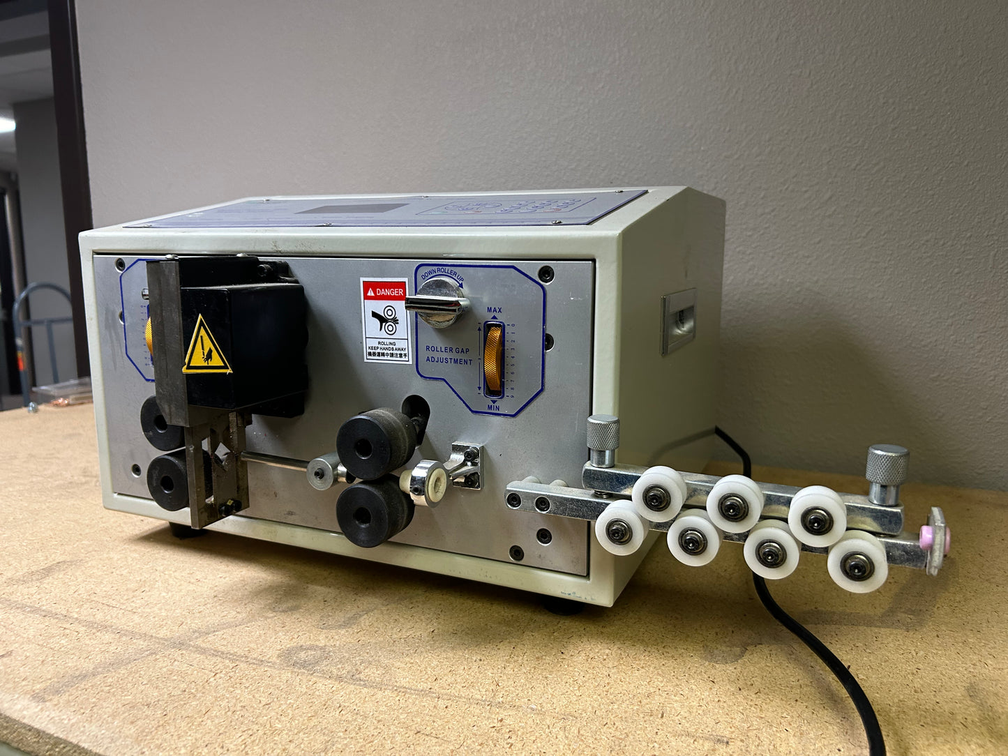 SWT508-SD Computer Wire Peeling Stripping Cutting Machine