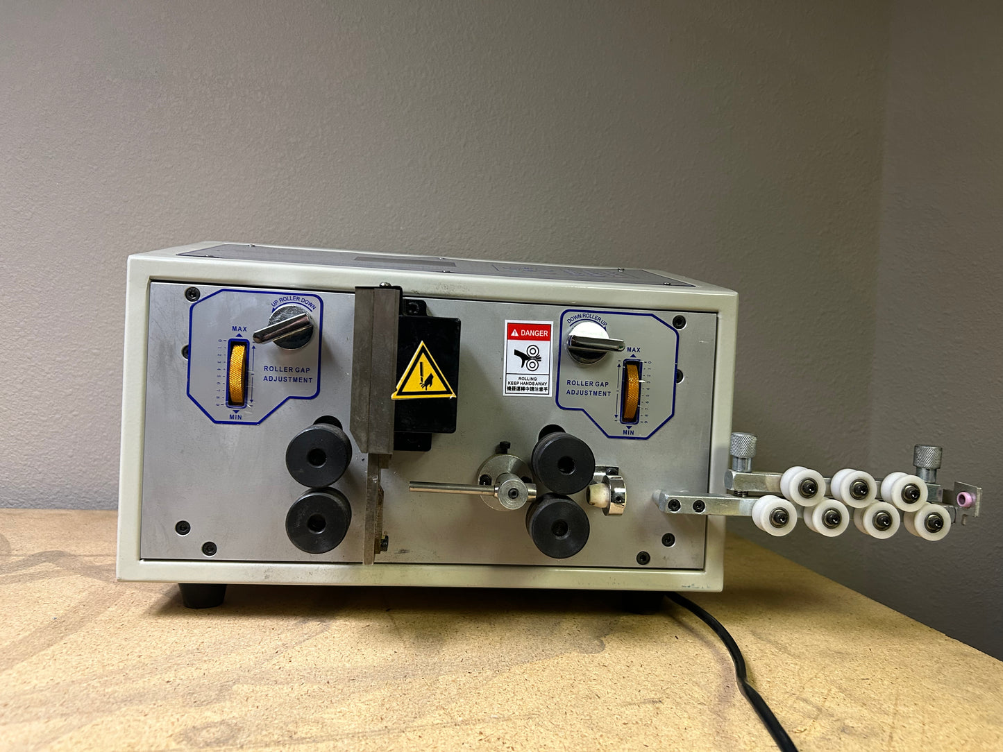 SWT508-SD Computer Wire Peeling Stripping Cutting Machine