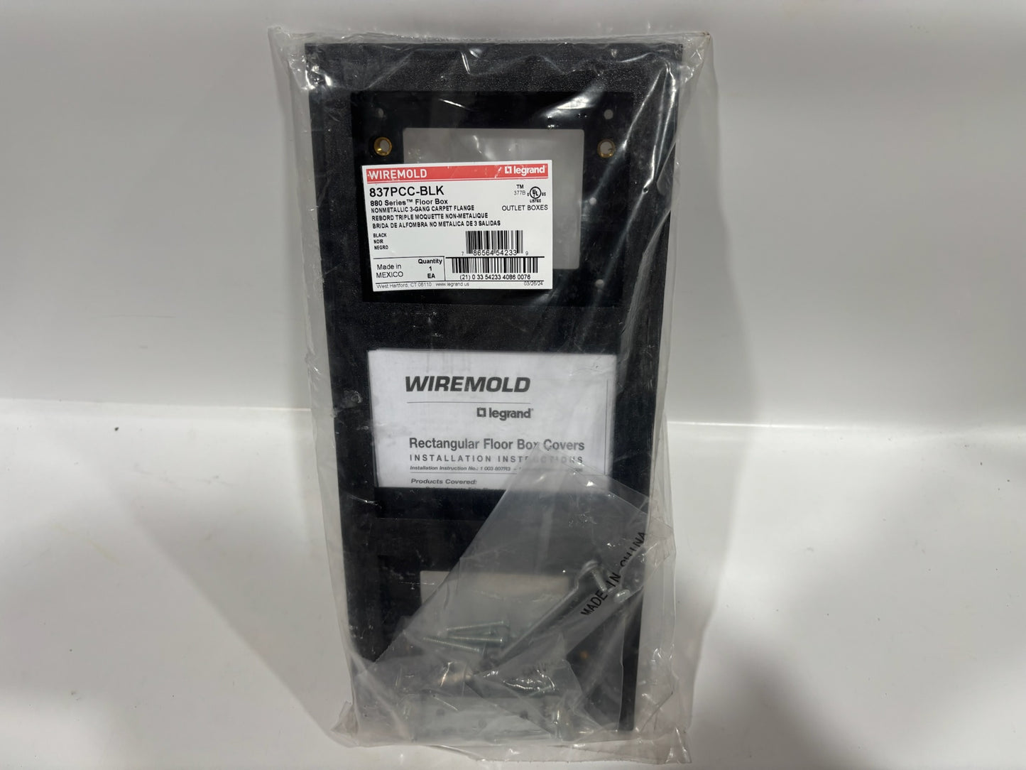 New 2PC WireMold 837PCC-BLK Non-Metallic 3-Gang Carpet Flange