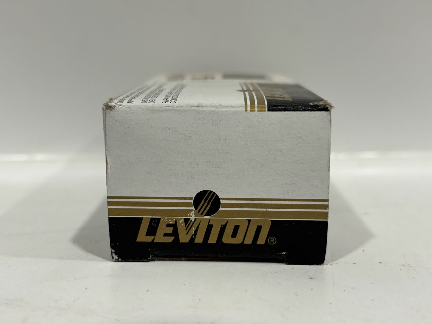 New 16PK Leviton 5262-IGG Ground Duplex Receptacle 15A-125V