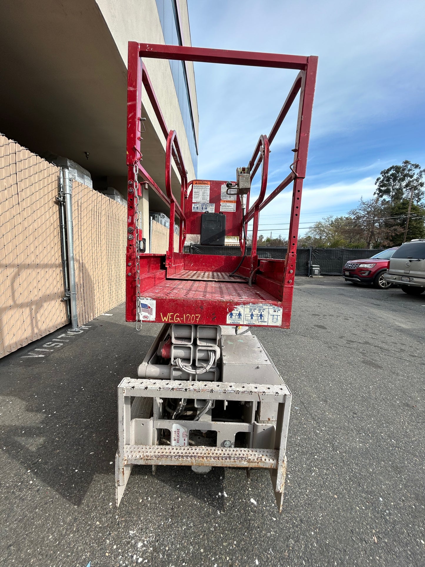 Scissor Lift (MEC 1932ES) Aerial Work Platform