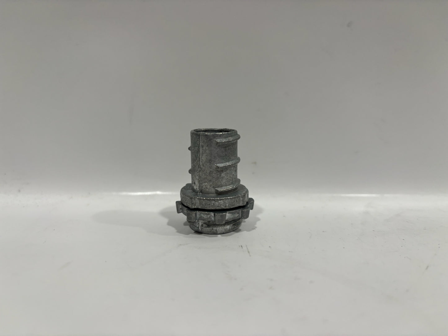 47 PC Arlington GF50 1/2" Flexible Metal Conduit Screw In Connector