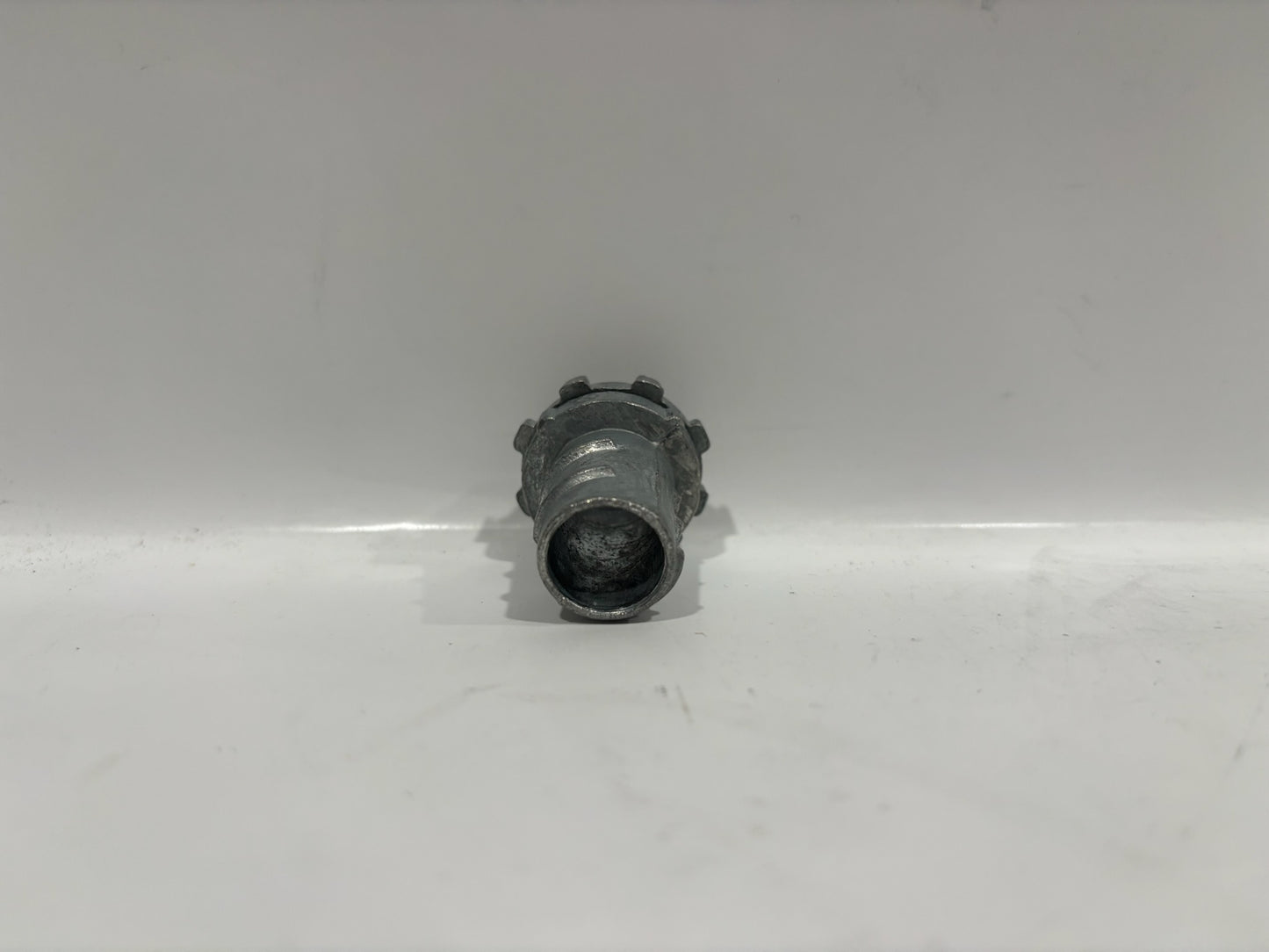 47 PC Arlington GF50 1/2" Flexible Metal Conduit Screw In Connector