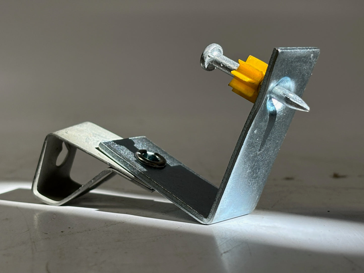69 PK – nVent CADDY 4TIBSF Thread-Install Rod Hanger with Shot-Fire Bracket